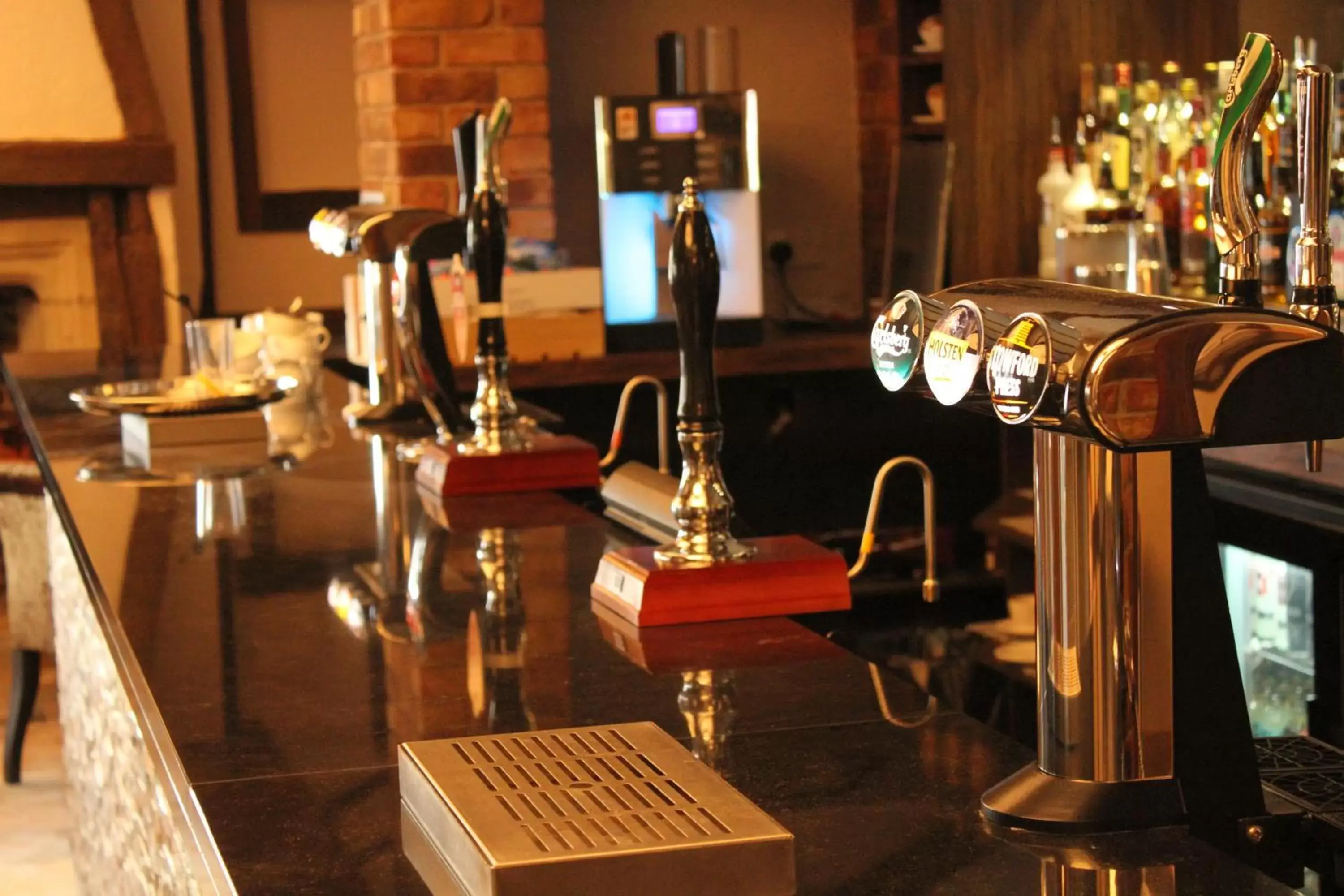 Lounge or bar in The Legacy Rose & Crown Hotel Lounge or bar in The Legacy Rose & Crown Hotel