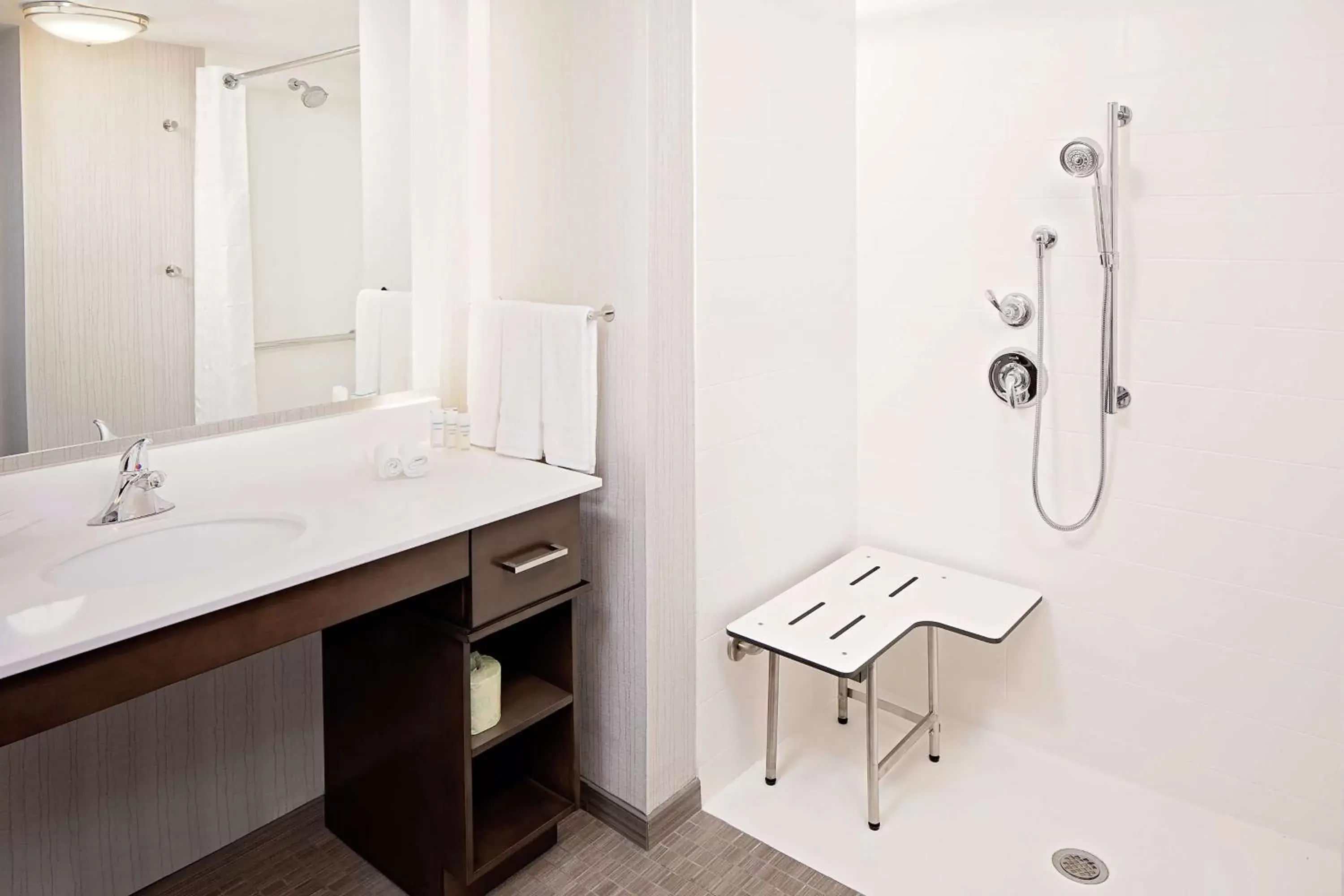 Bathroom in Homewood Suites By Hilton Ronkonkoma