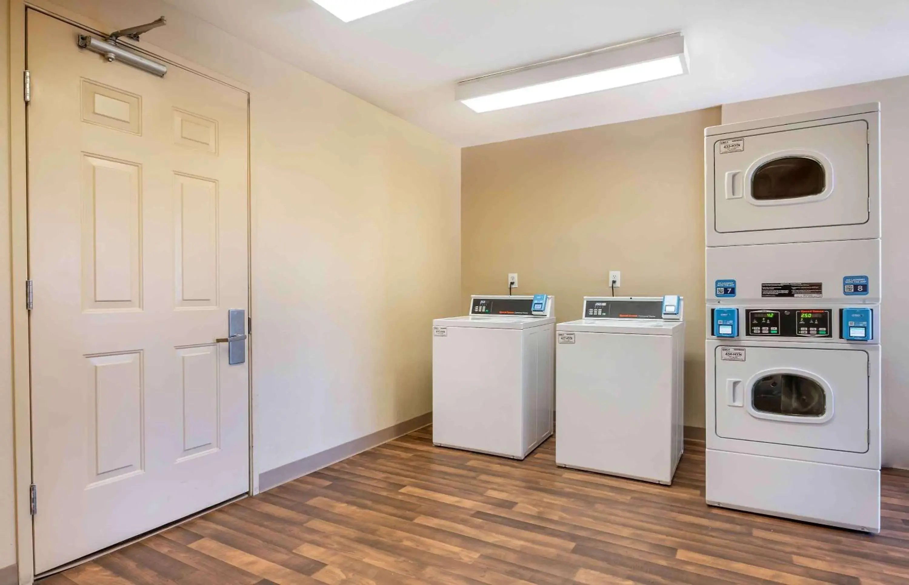 Property building in Extended Stay America Suites - Indianapolis - Northwest - I-465 Property building in Extended Stay America Suites - Indianapolis - Northwest - I-465