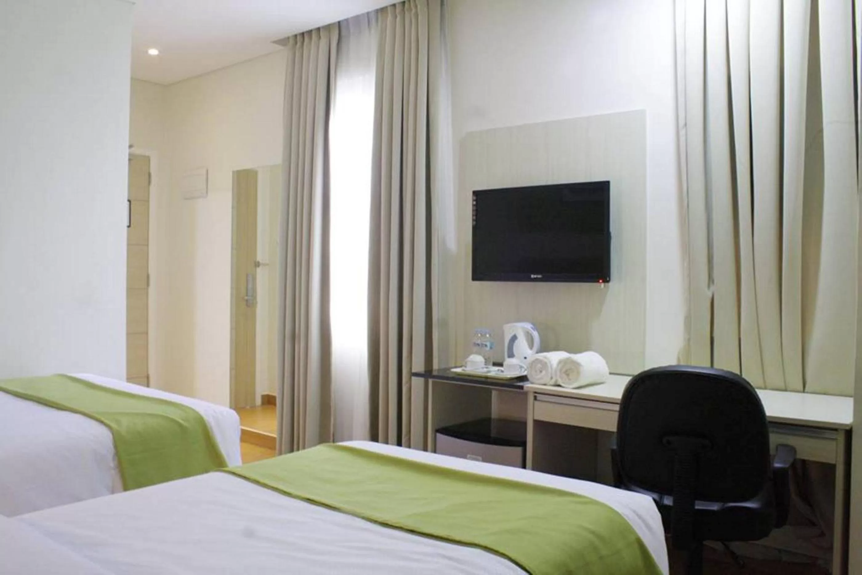 Bed in Hamersons Hotel Cebu