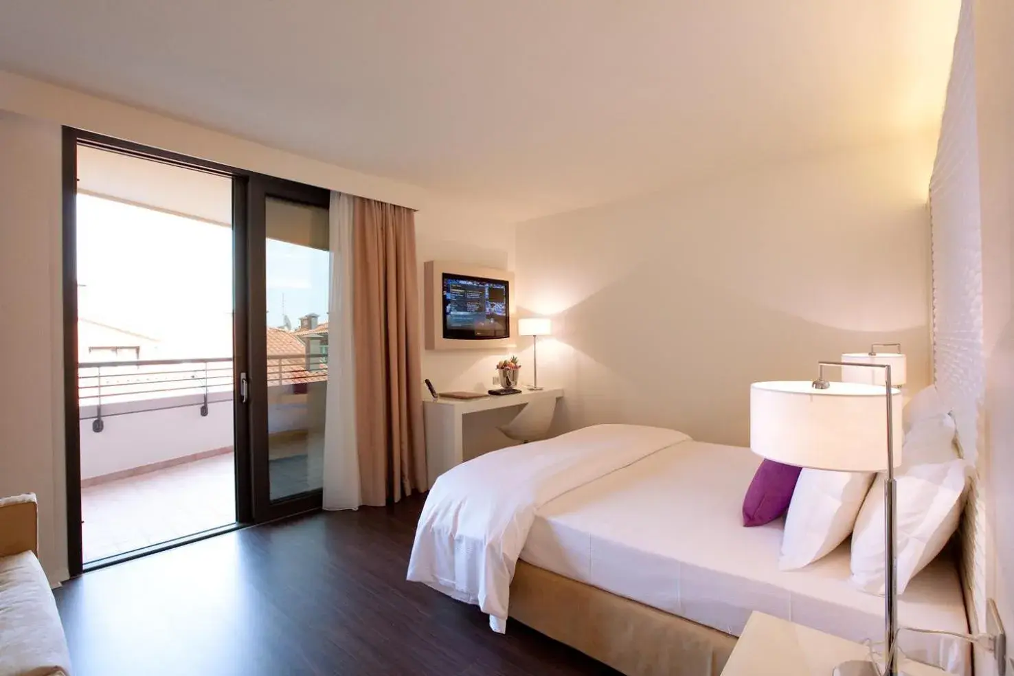 Bedroom, Bed in Laguna Palace Hotel Grado