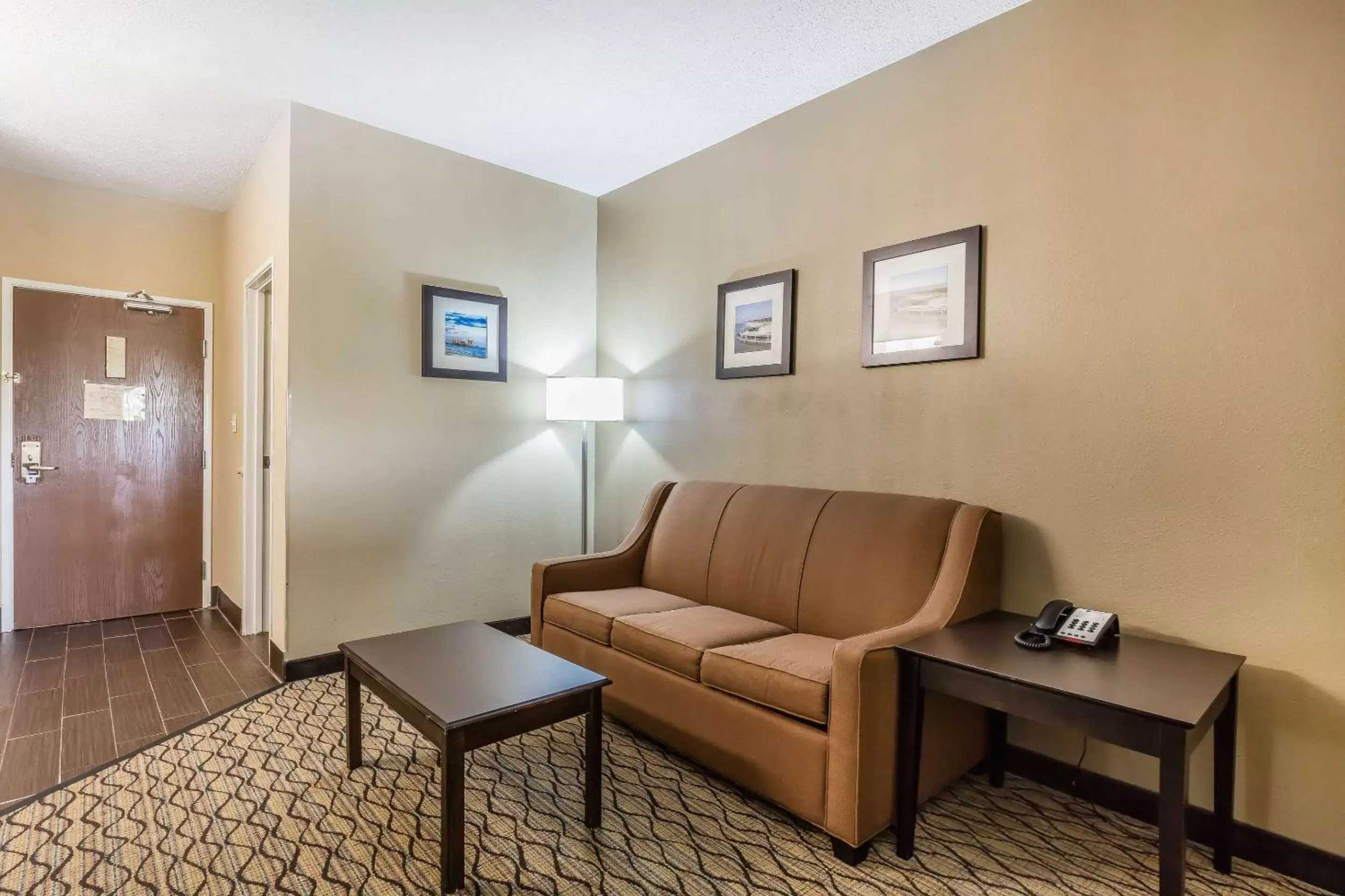 Photo of the whole room, Seating Area in Comfort Inn & Suites Crystal Inn Sportsplex Gulfport