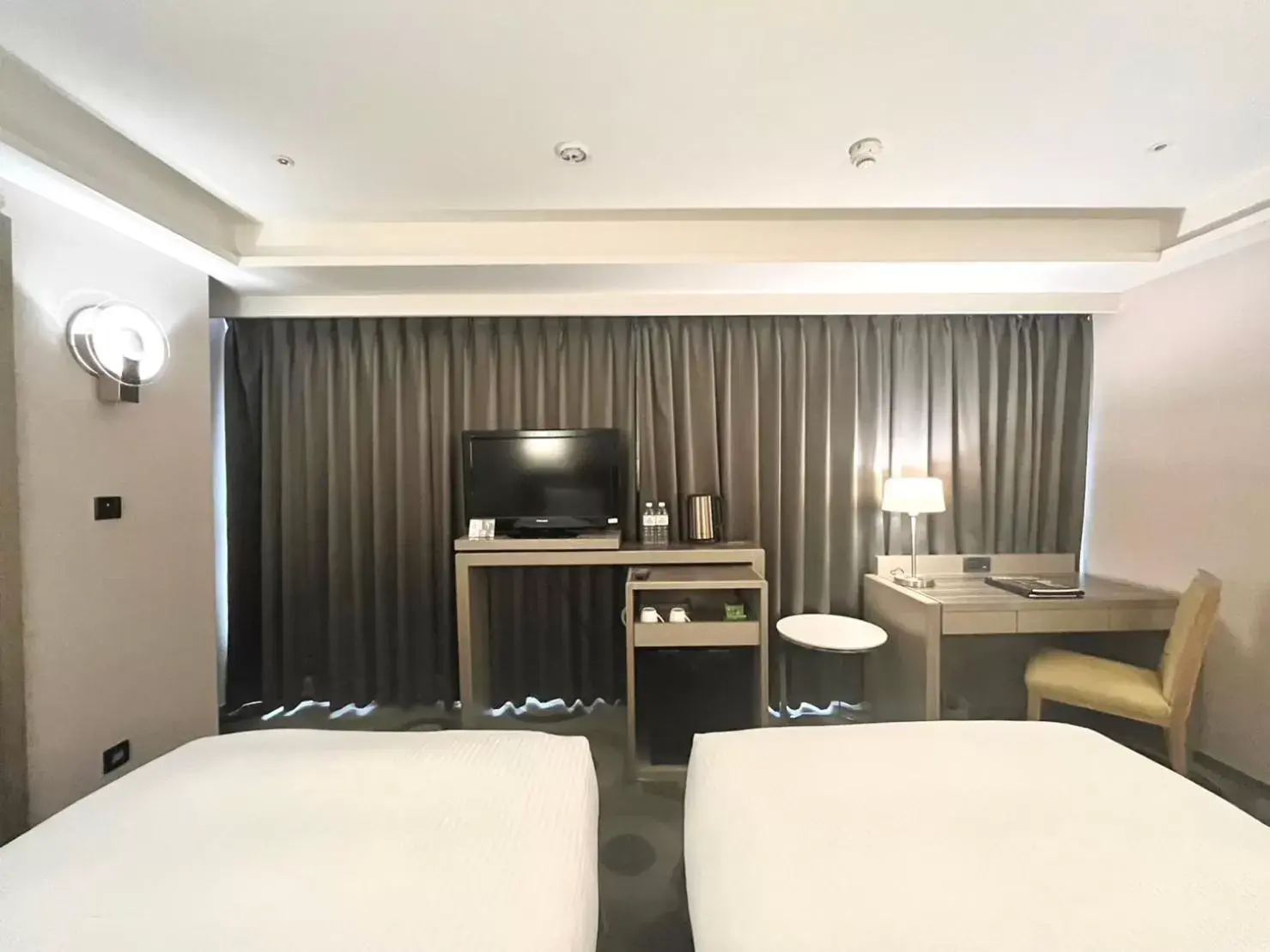 Photo of the whole room, TV/Entertainment Center in Fullon Hotel Kaohsiung