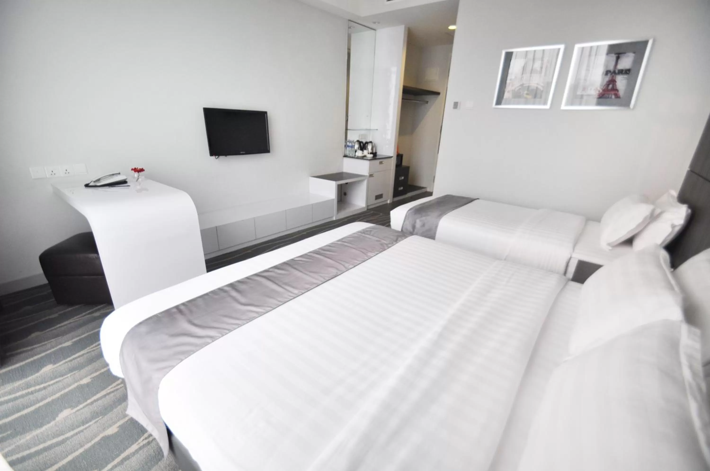 TV and multimedia, Bed in Dreamtel Jakarta