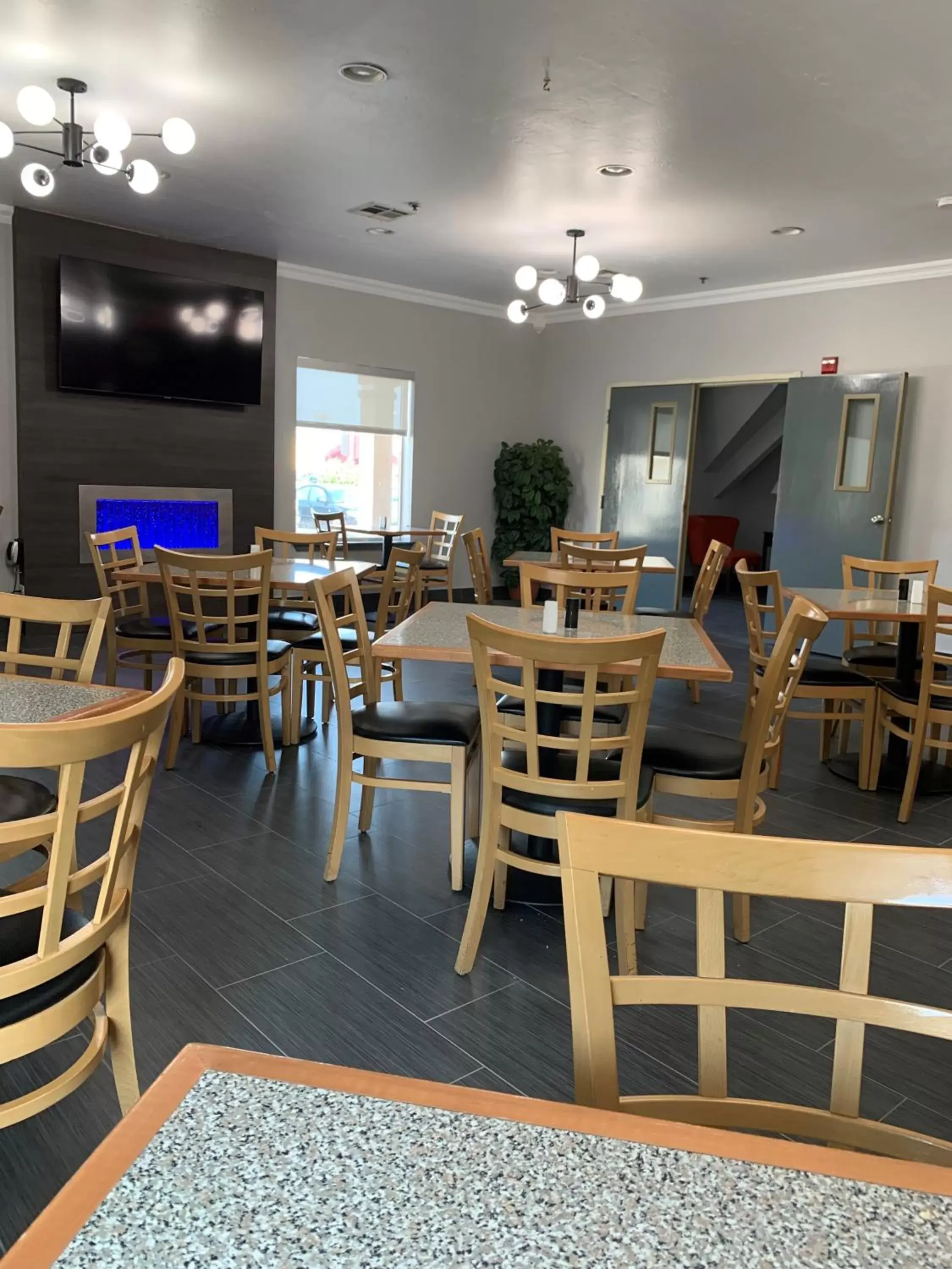 Breakfast in Howard Johnson by Wyndham Oklahoma City OKC Airport, Fairgrounds, I40 Breakfast in Howard Johnson by Wyndham Oklahoma City OKC Airport, Fairgrounds, I40