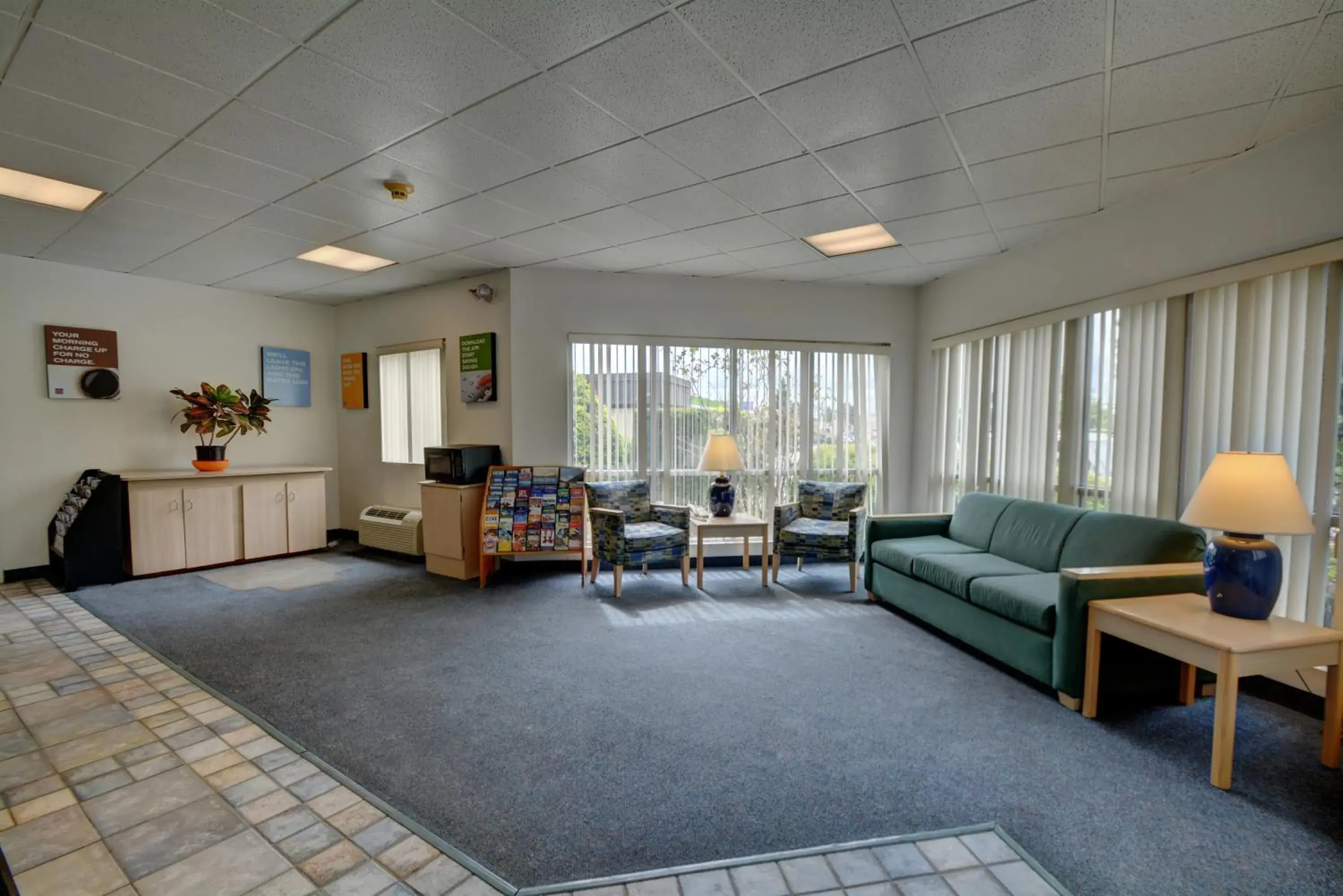 Lobby or reception in Motel 6-Warwick, RI - Providence Airport - I-95 Lobby or reception in Motel 6-Warwick, RI - Providence Airport - I-95