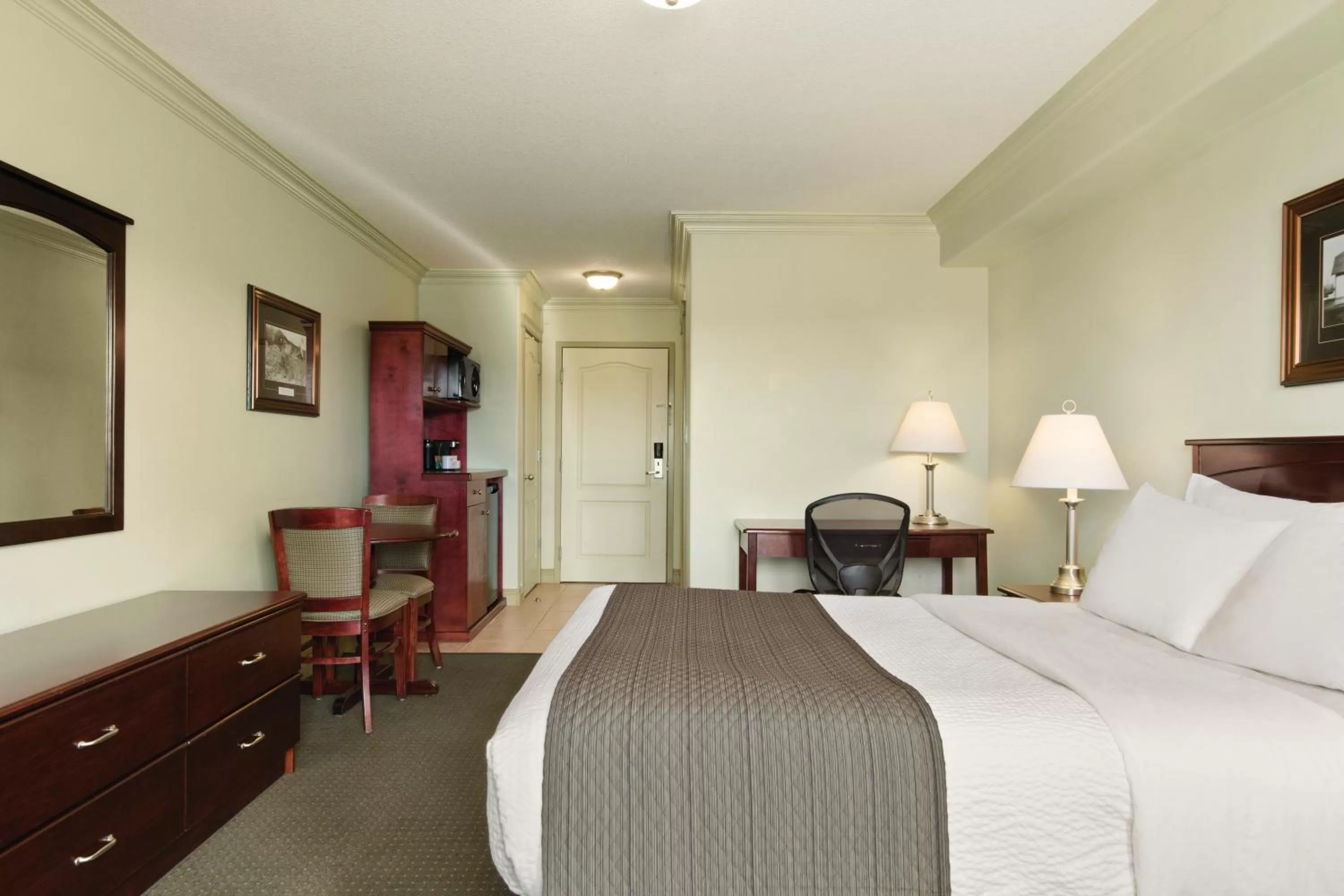 Photo of the whole room, Bed in Quality Inn & Suites