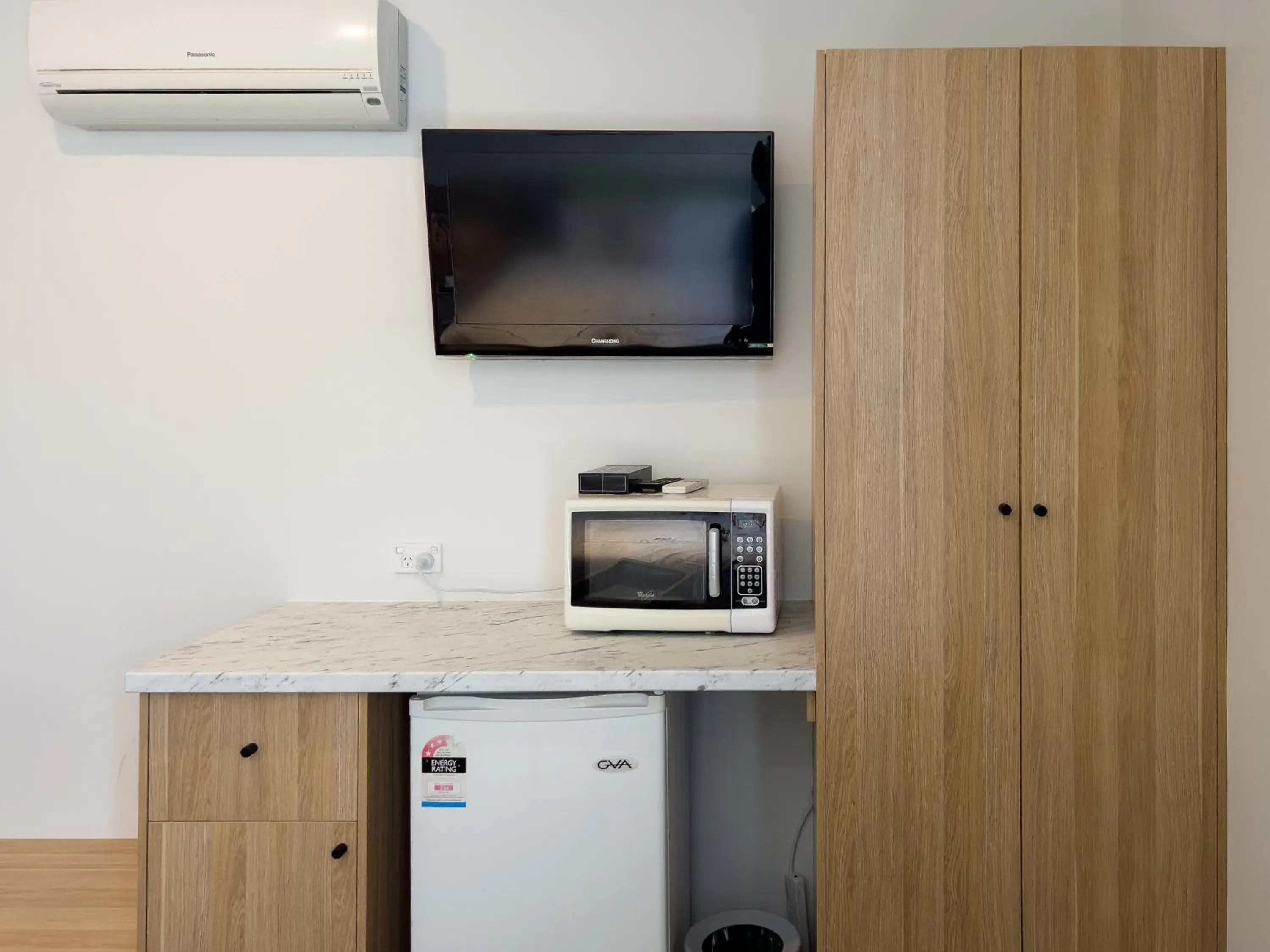TV and multimedia, TV/Entertainment Center in A1 Motels and Apartments Port Fairy