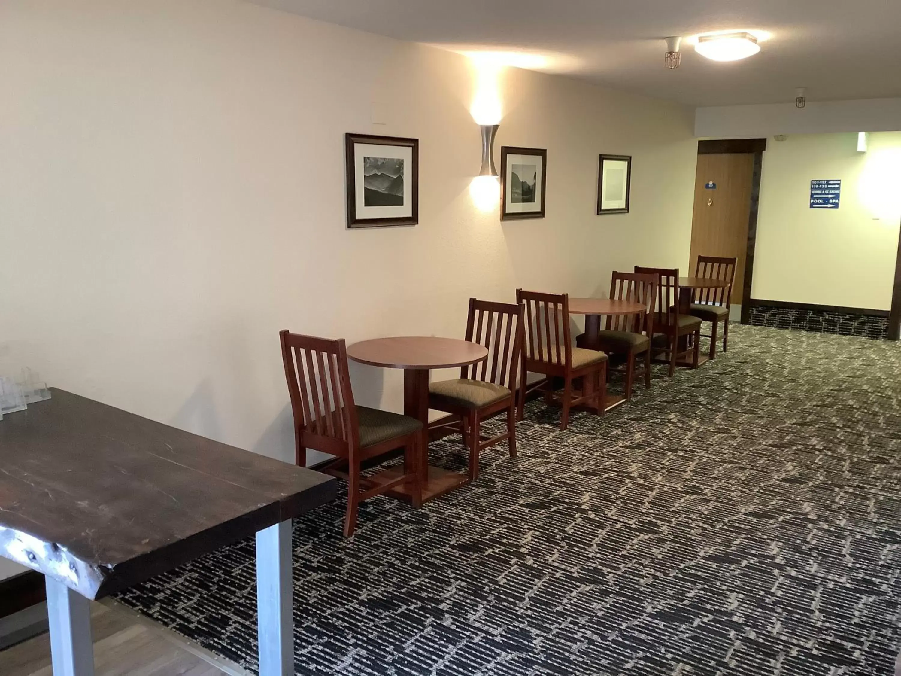 Area and facilities in Luxury Inn & Suites