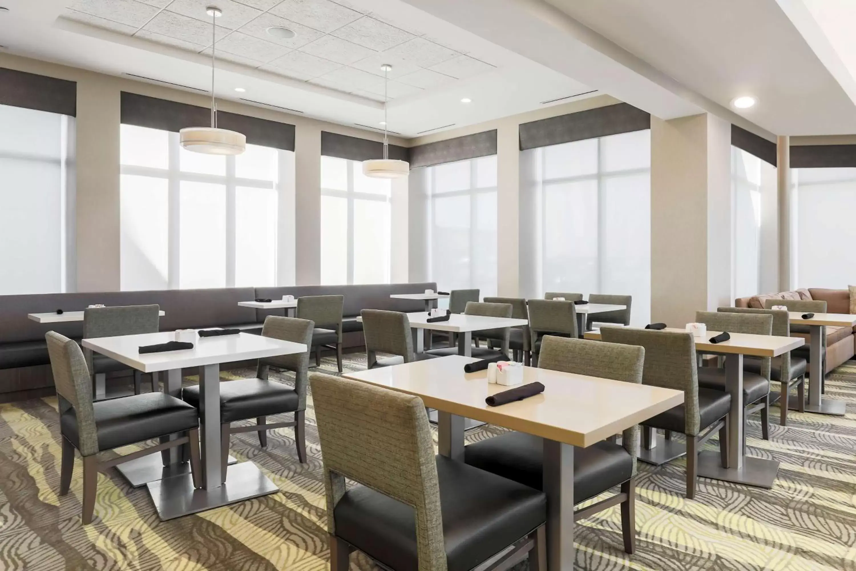 Restaurant/places to eat in Hilton Garden Inn Ardmore Restaurant/places to eat in Hilton Garden Inn Ardmore