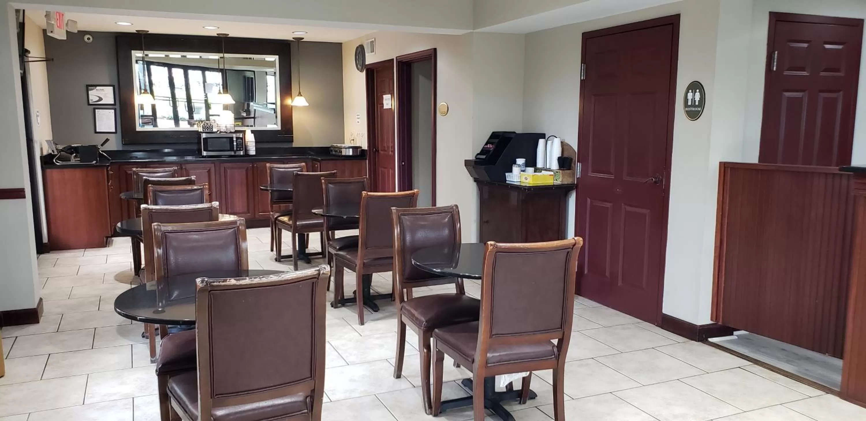 Restaurant/places to eat in Inn at Mulberry Grove