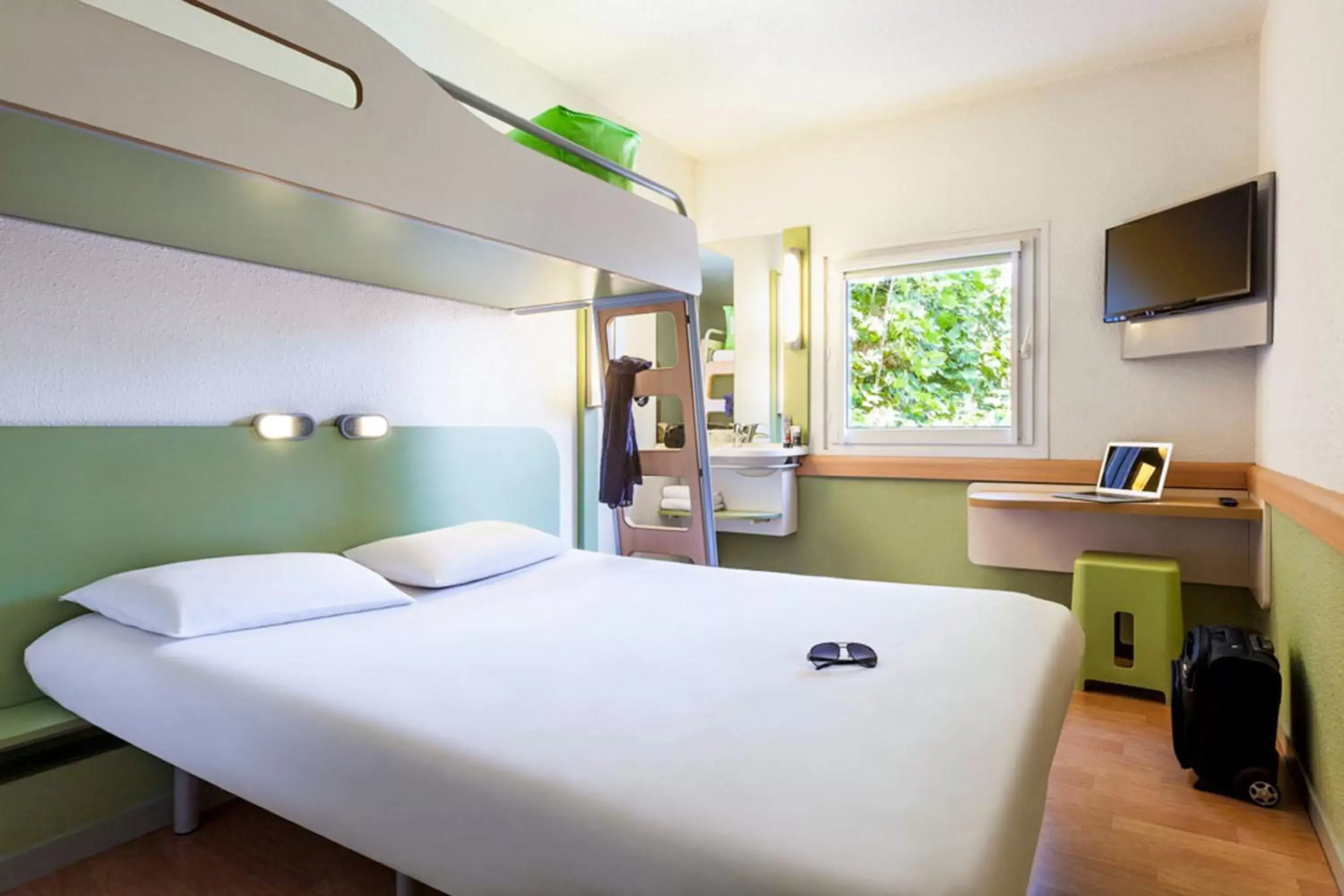 Bedroom in ibis budget Poitiers Nord Futuroscope