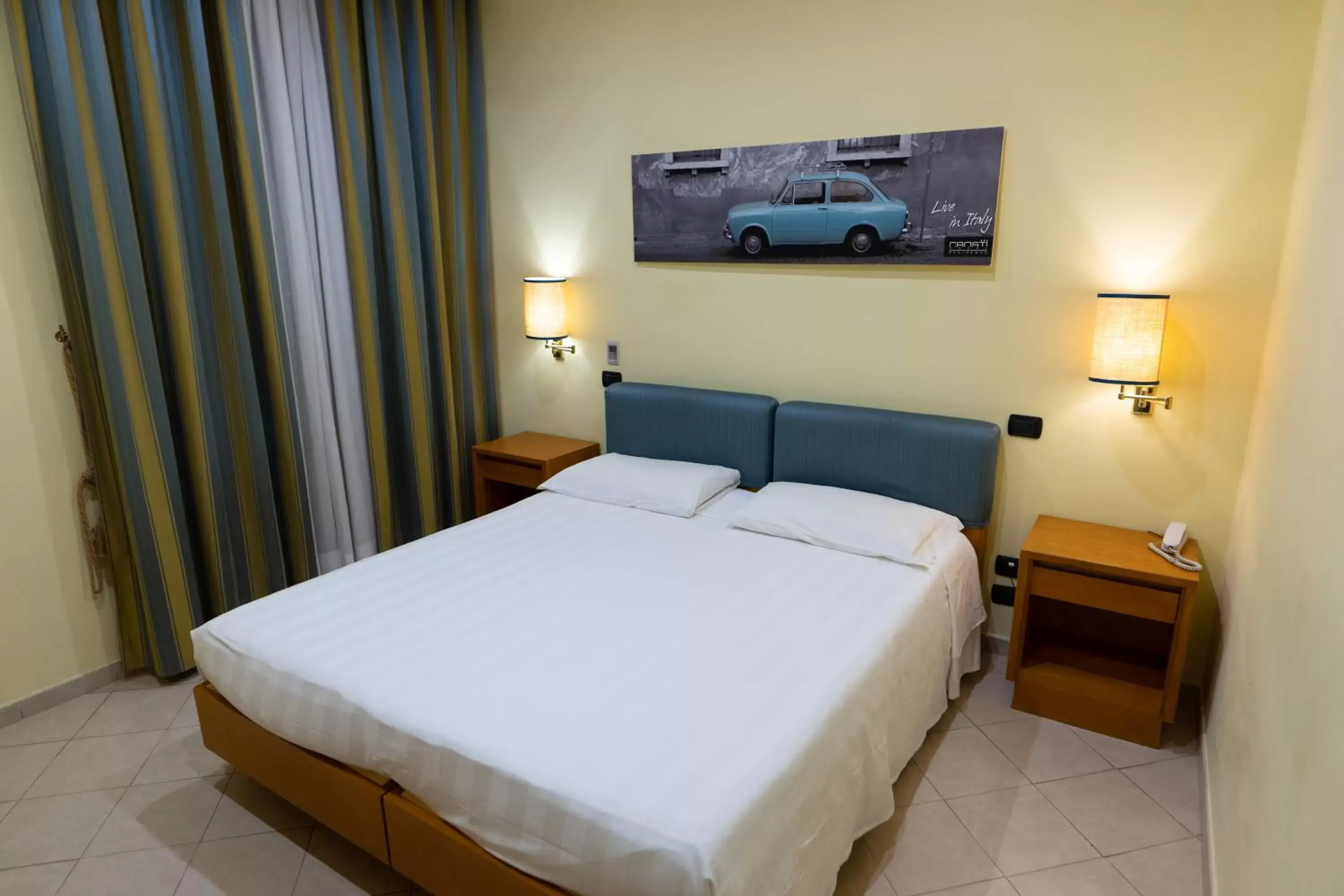 Bedroom, Bed in Crosti Hotel