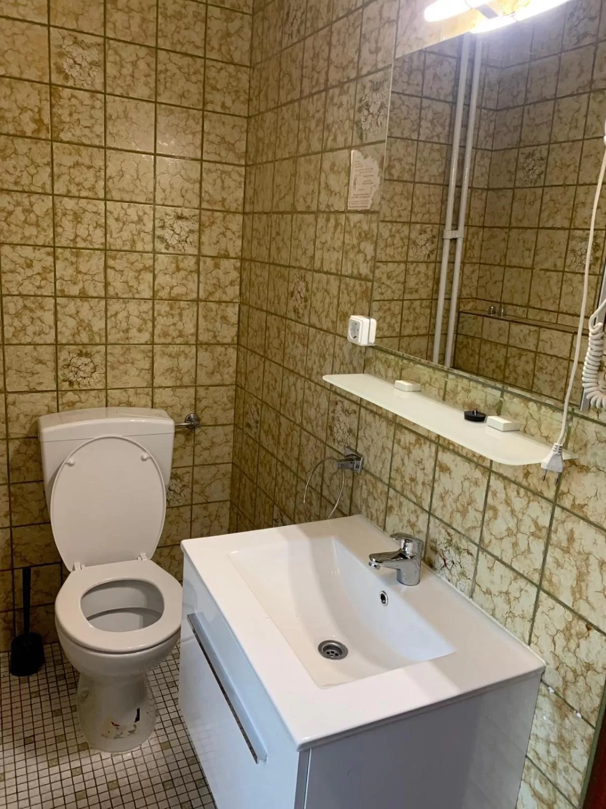 Toilet in Hotel Restaurant El Greco bei der Taffingsmühle