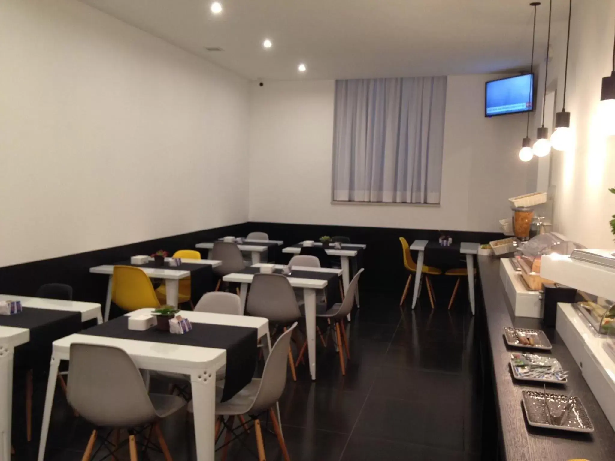 Food and drinks, Restaurant/Places to Eat in Navona Theatre Hotel