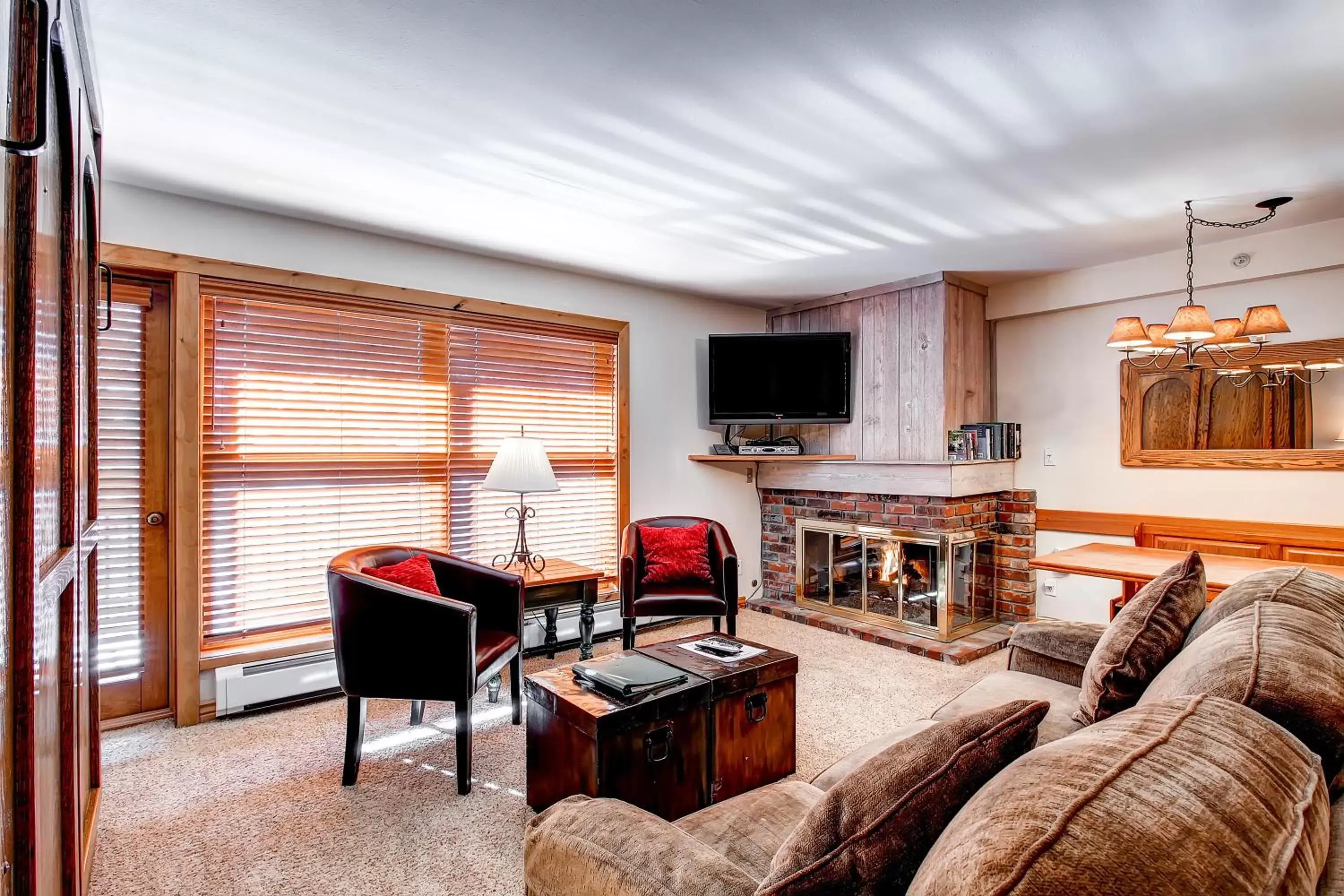 TV and multimedia, Seating Area in Lion Square Lodge