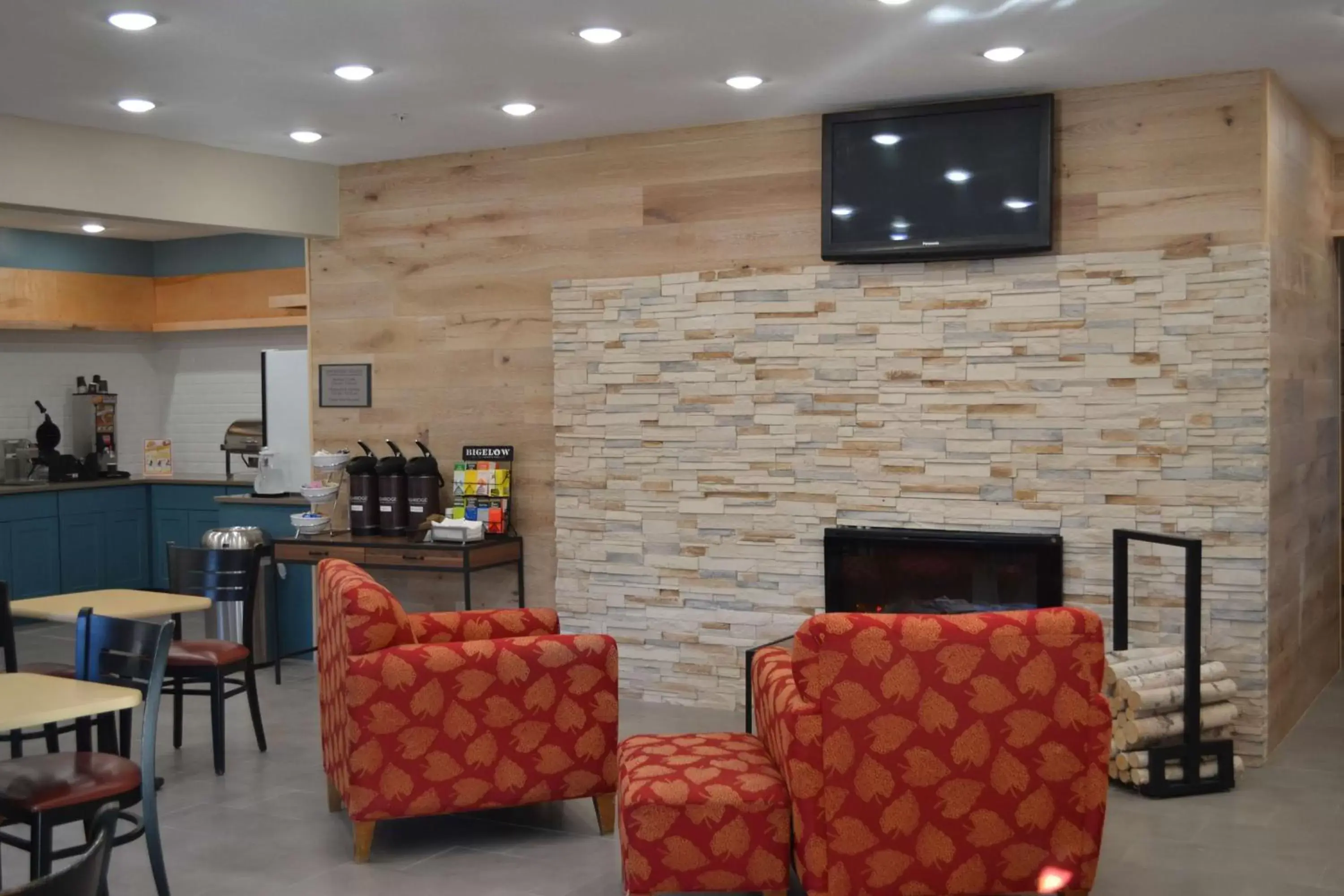 Lobby or reception, Lounge/Bar in Country Inn & Suites by Radisson, Fairview Heights, IL