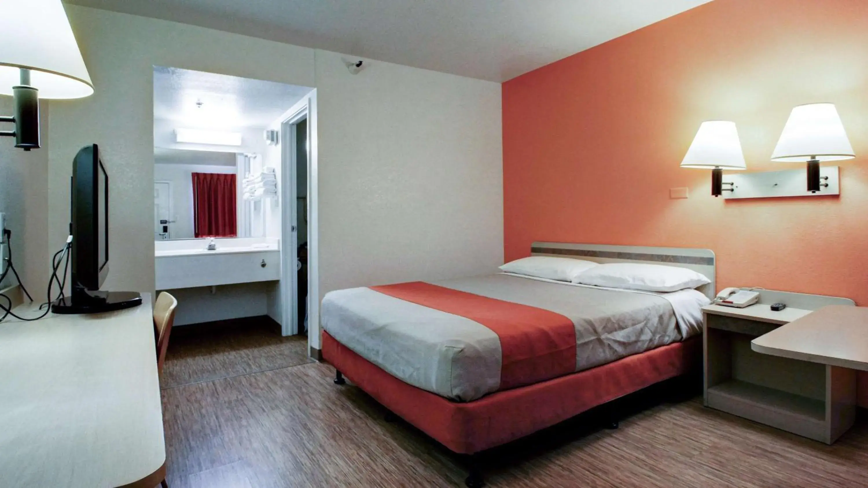 Photo of the whole room, Bed in Motel 6-Woods Cross, UT - Salt Lake City - North