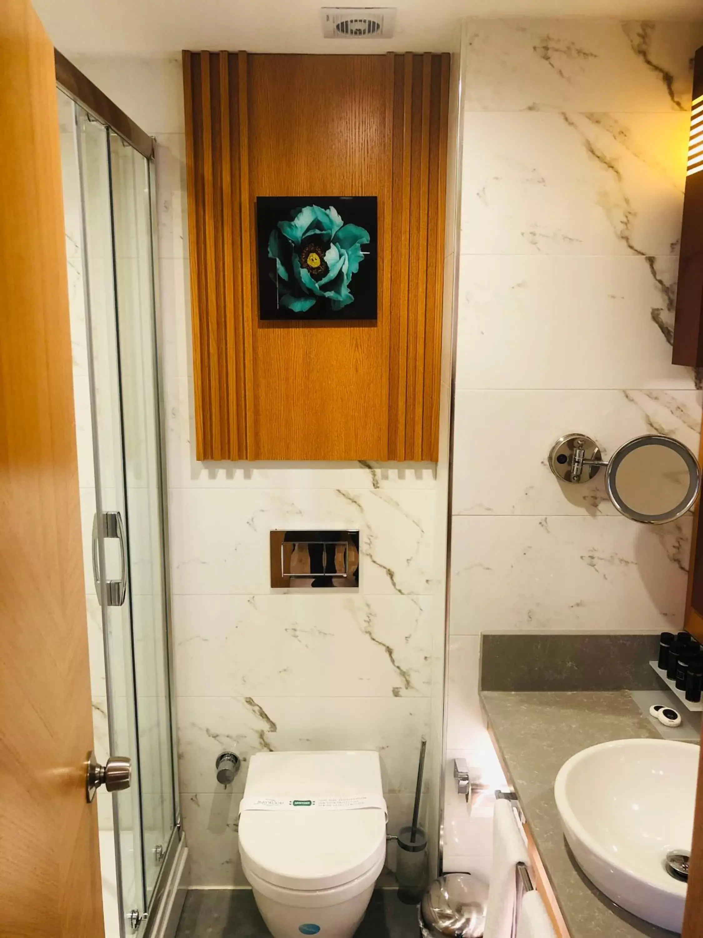 Bathroom in Maywood Hotel