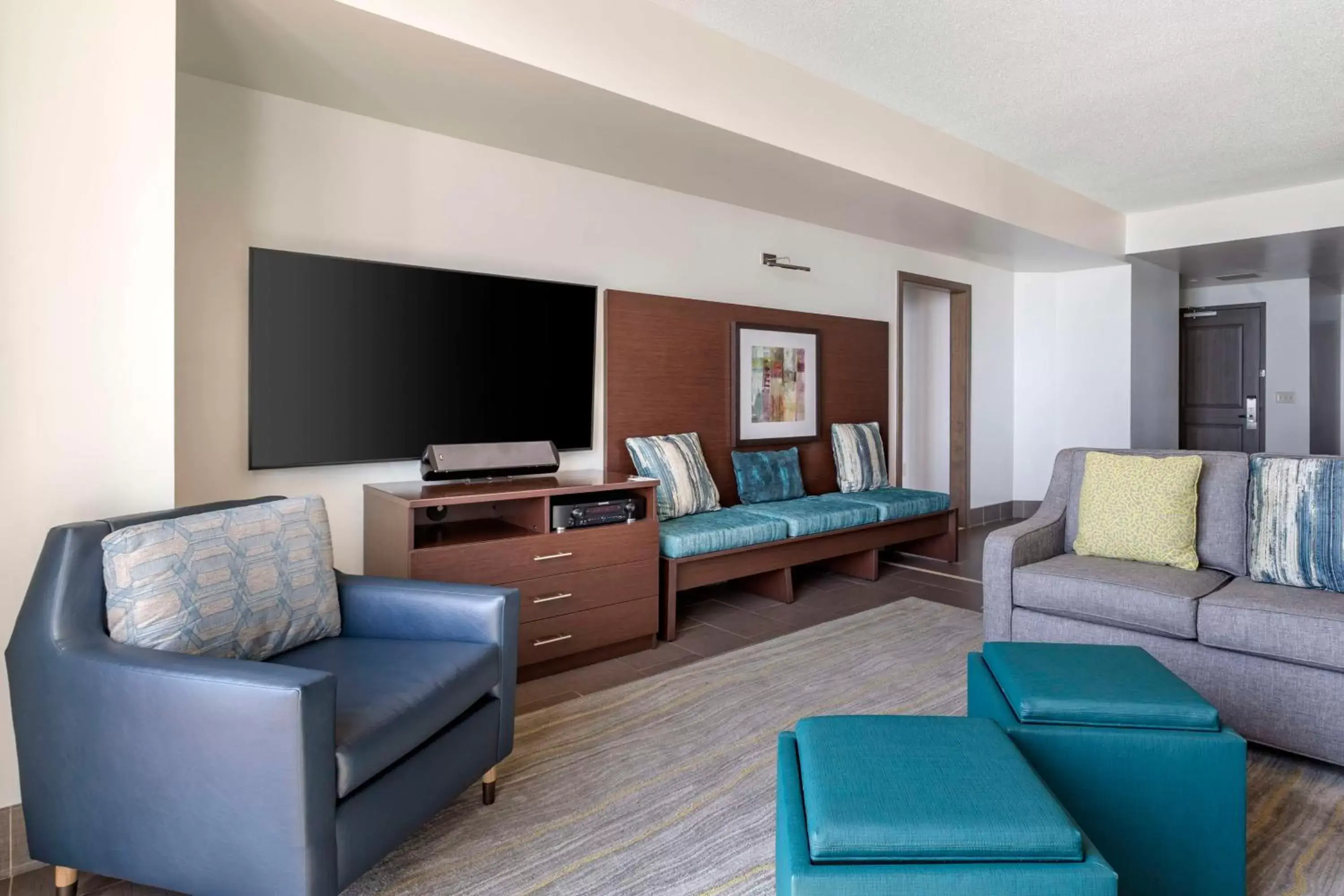 Living room, Seating Area in Hilton Vacation Club Oceanaire Virginia Beach