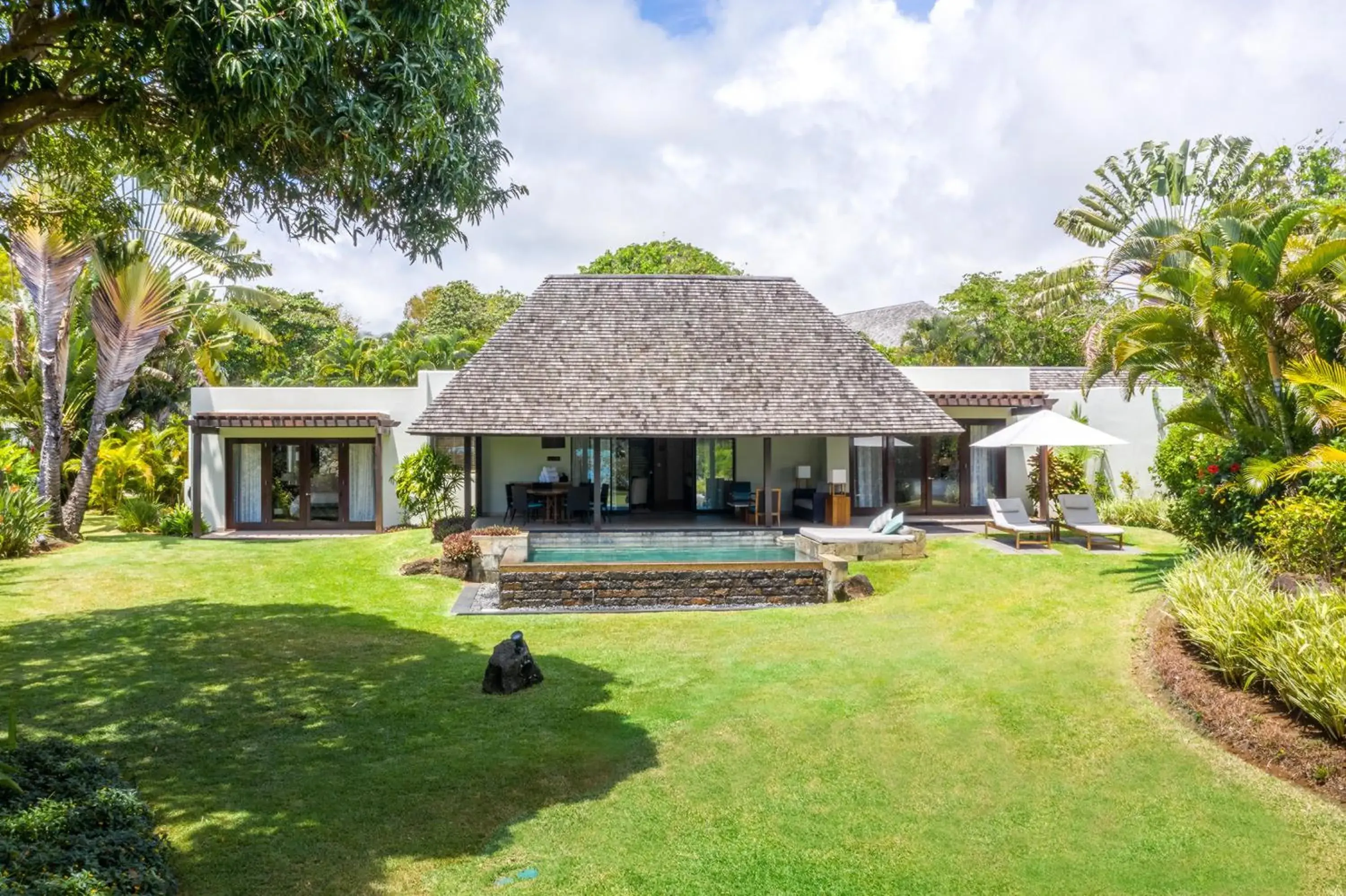 Garden, Property Building in Four Seasons Resort Mauritius at Anahita