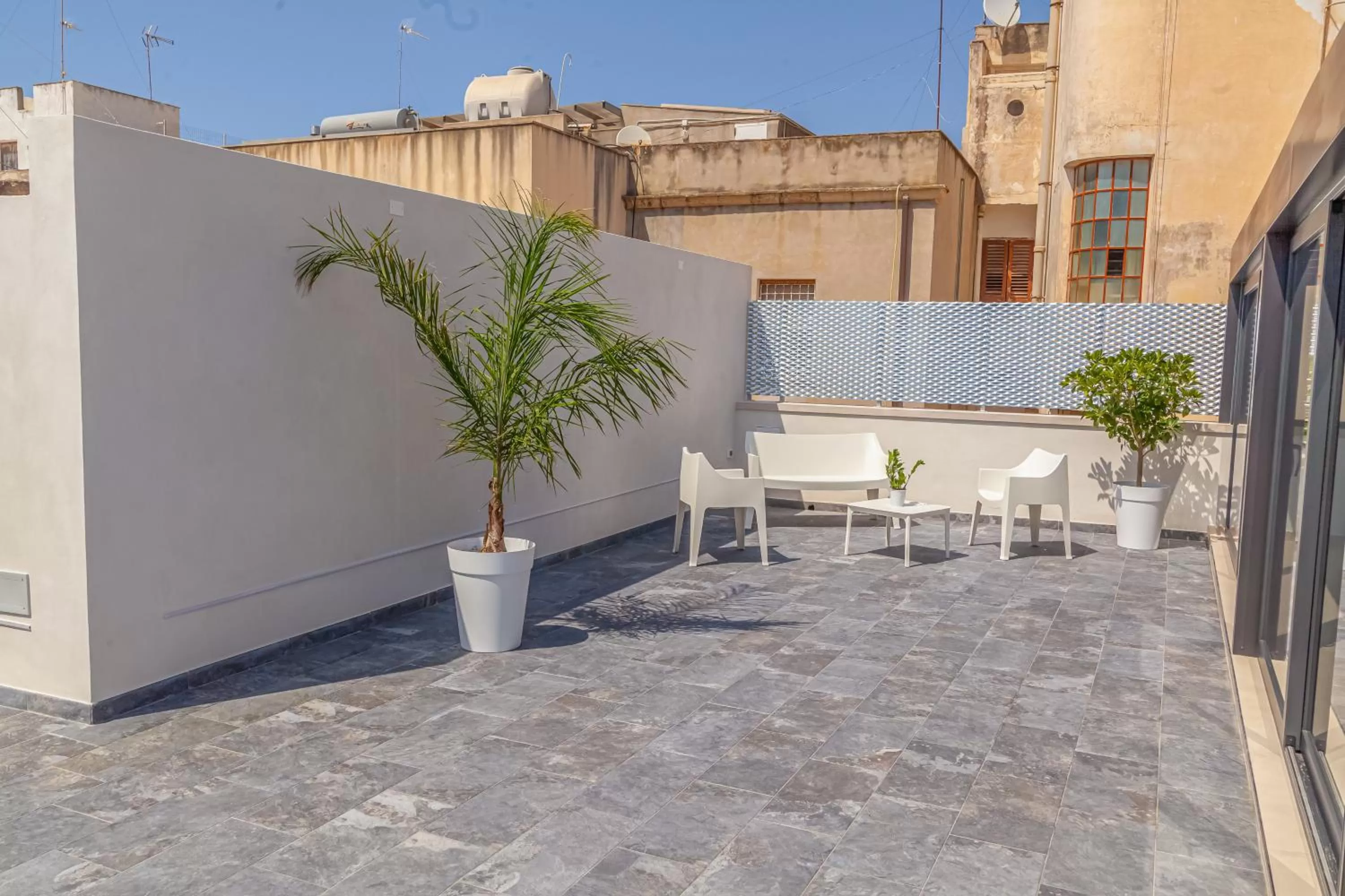 Balcony/Terrace in Isgrò Rooms