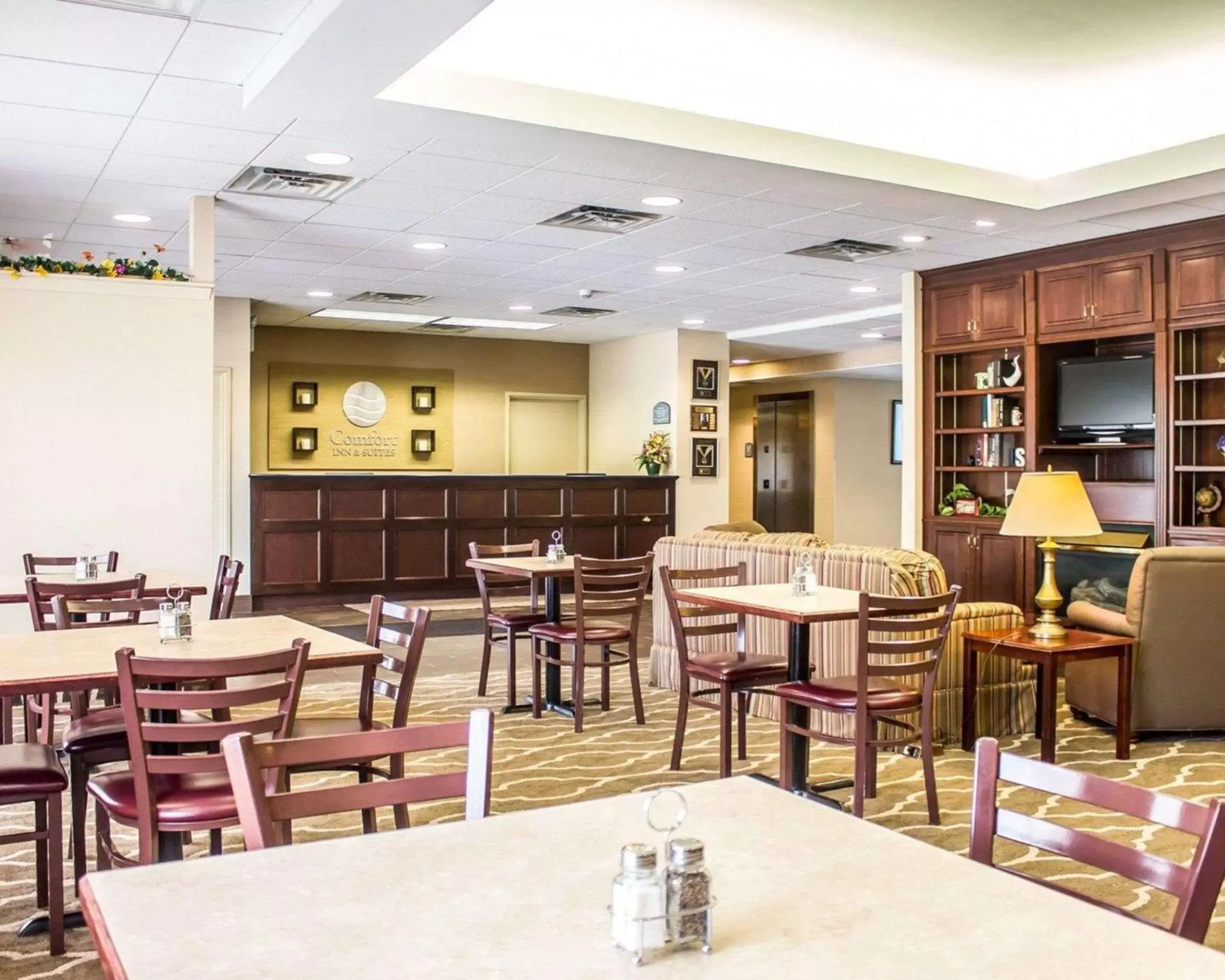 Restaurant/Places to Eat in Comfort Inn & Suites