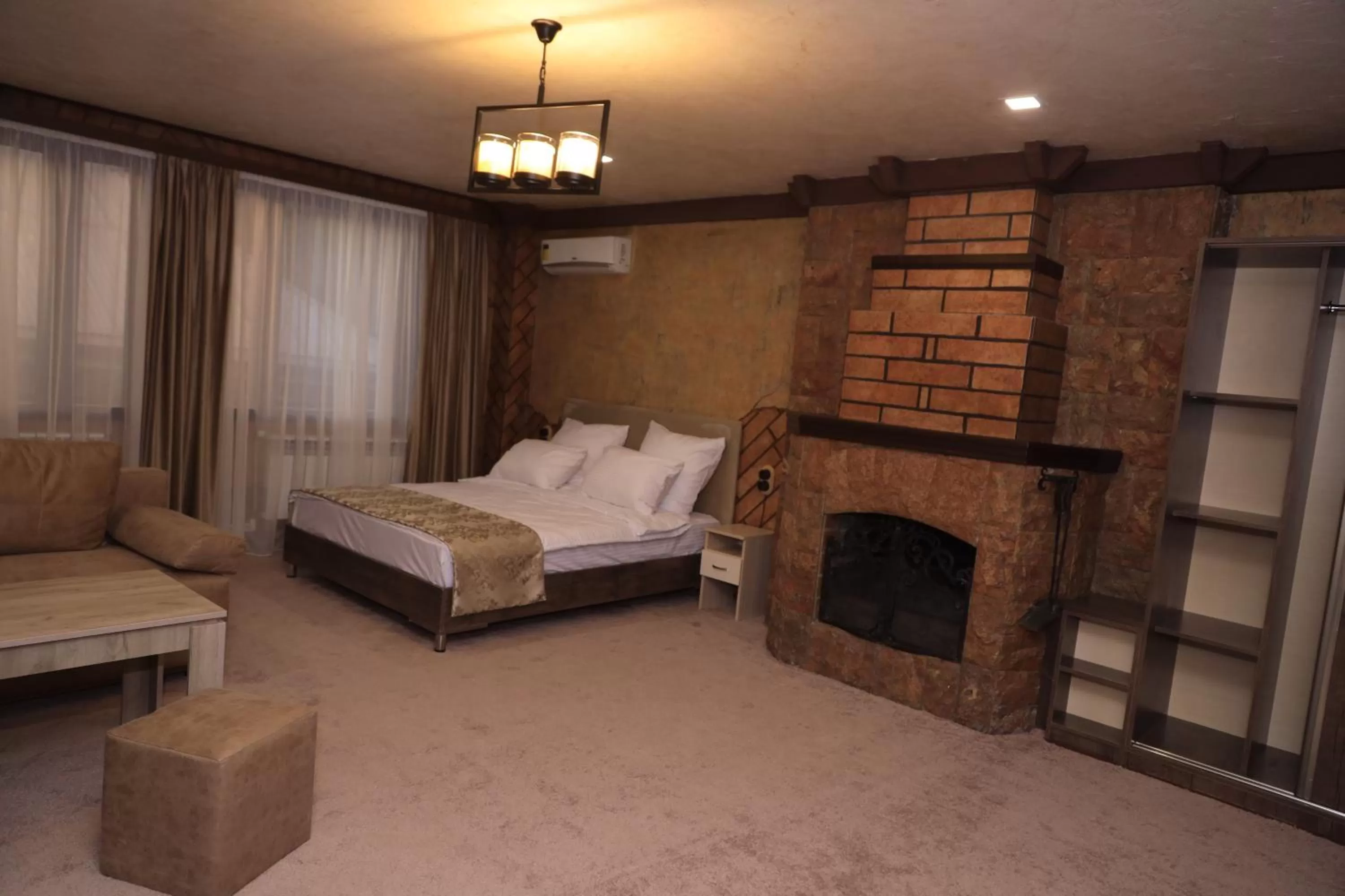 King Suite in DeLin Hotel And Tours