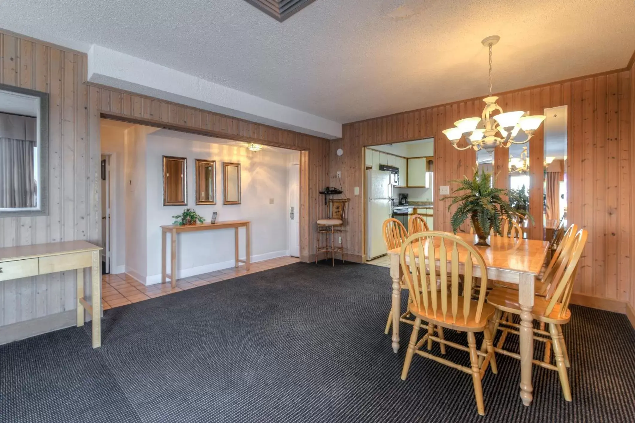 Dining Area in Kingfisher Inn