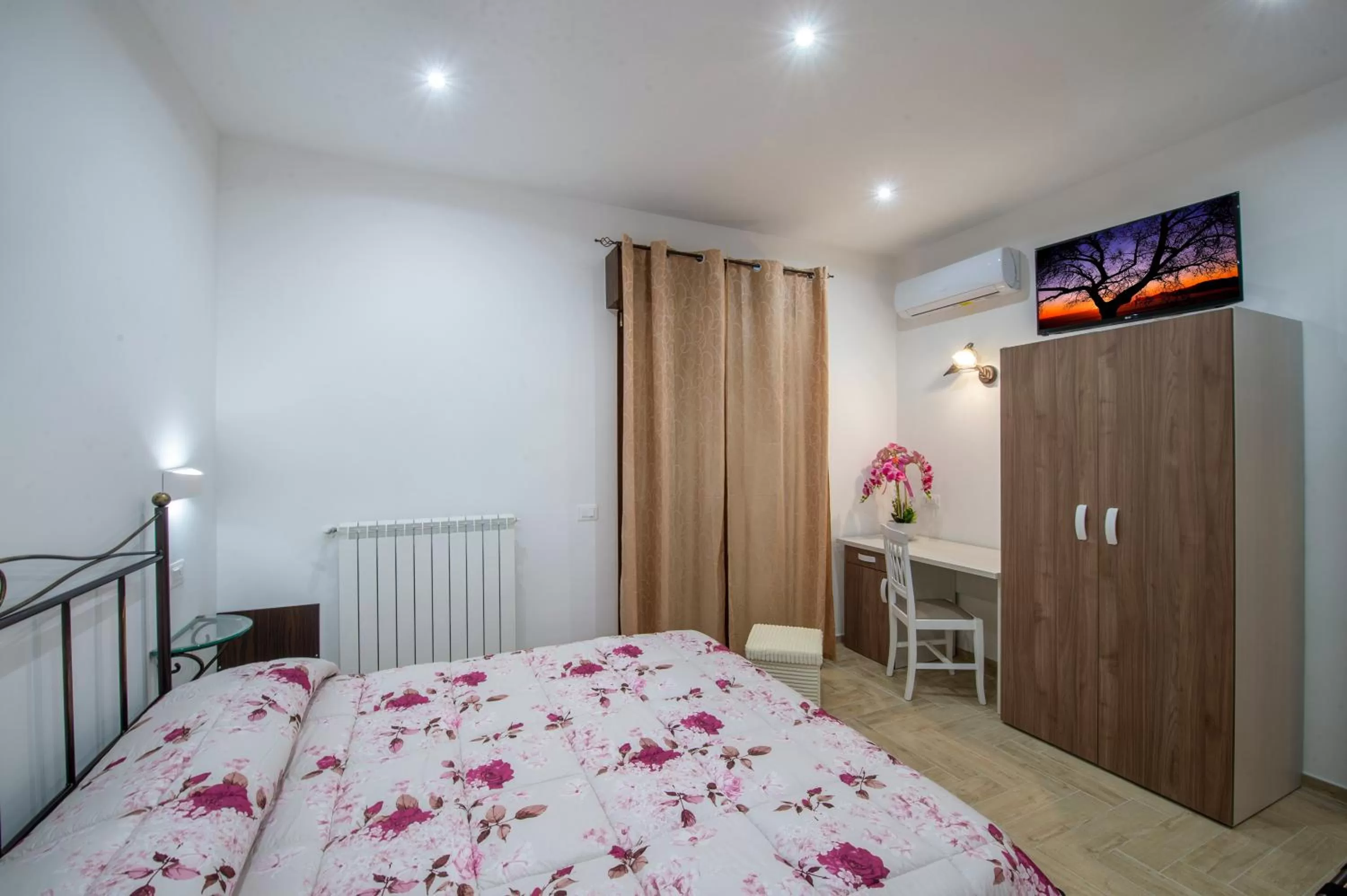 Photo of the whole room, Bed in Il Ritrovo degli dei