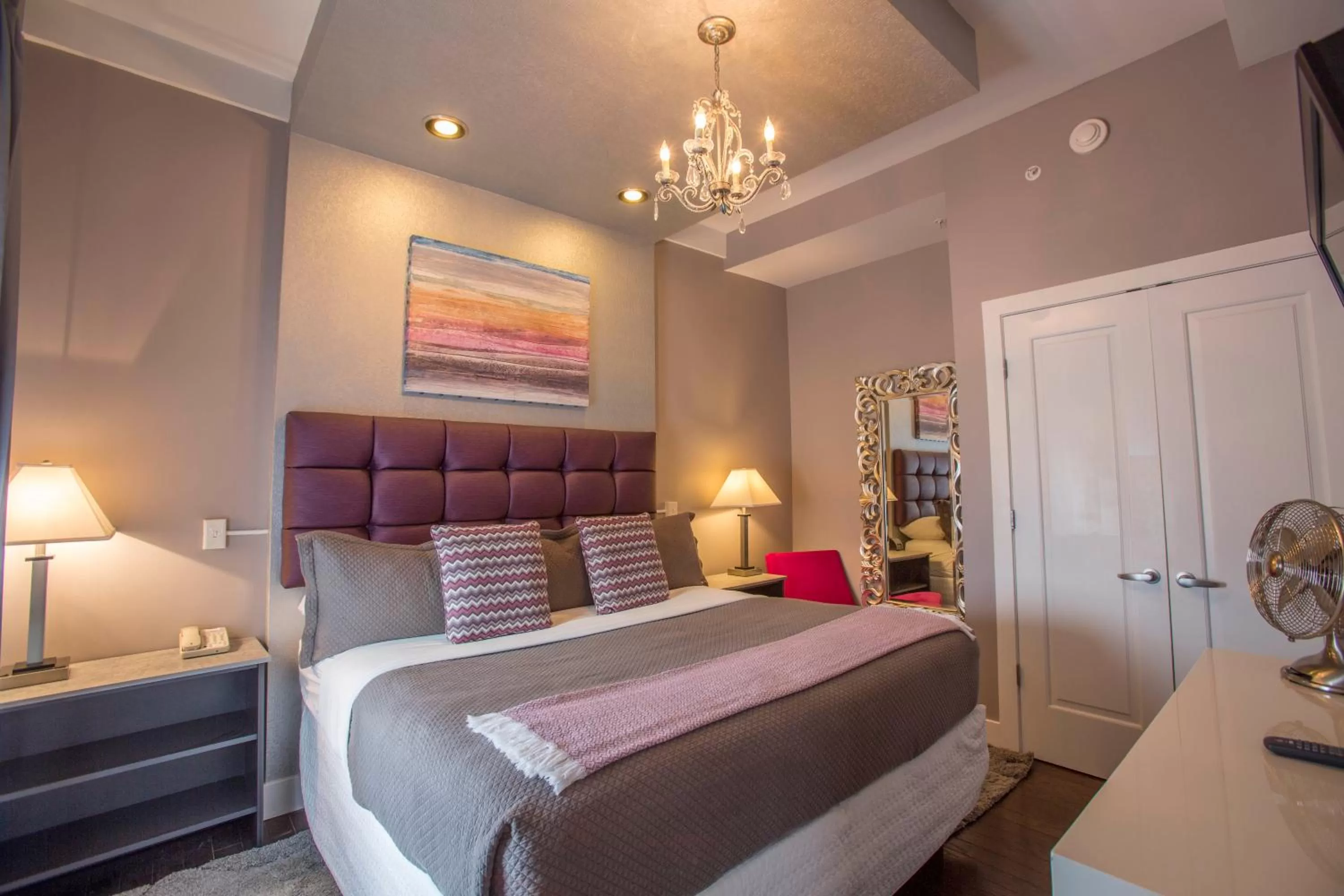 Photo of the whole room, Bed in The Gould Hotel