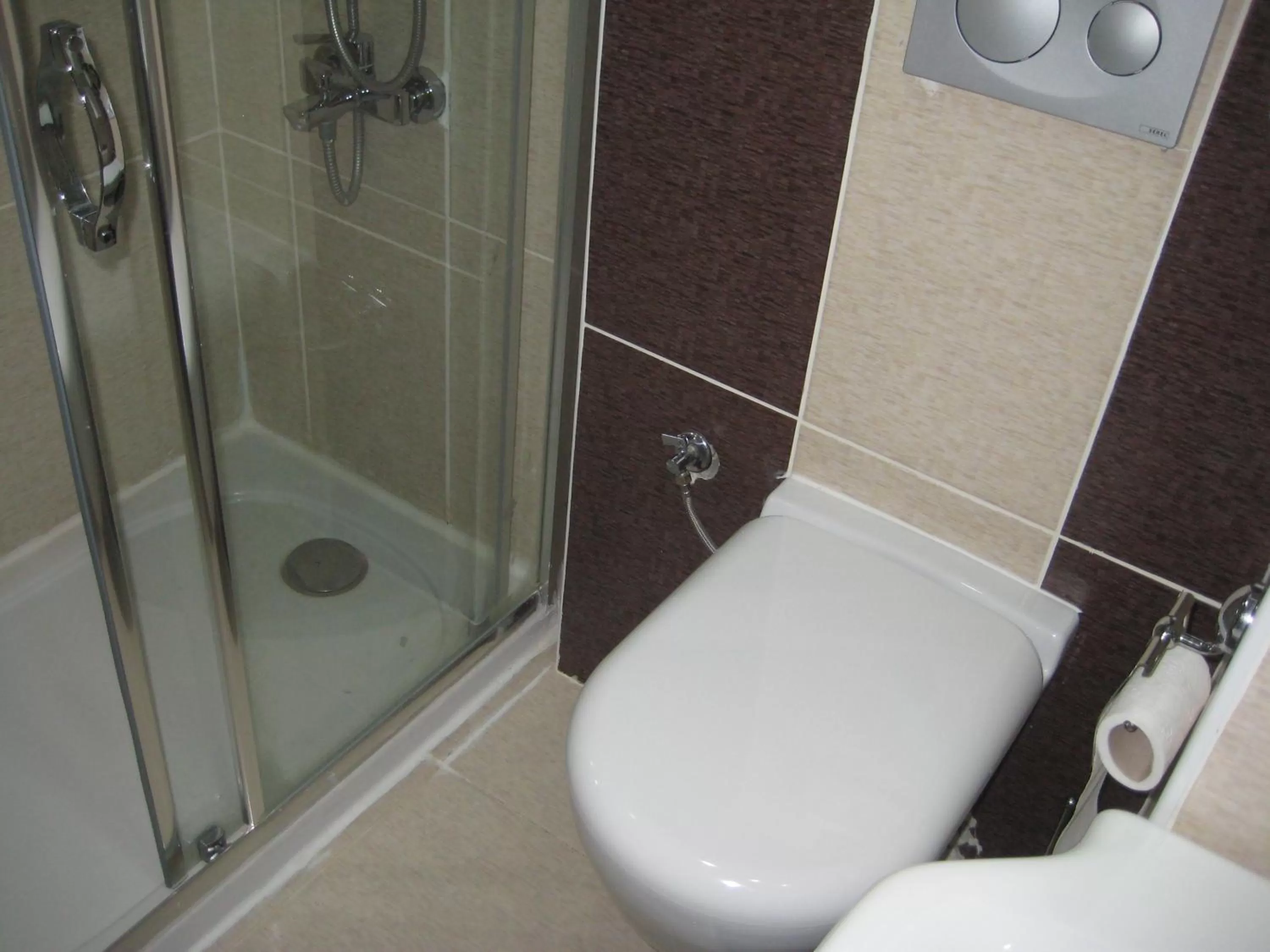 Shower in Miroglu Hotel