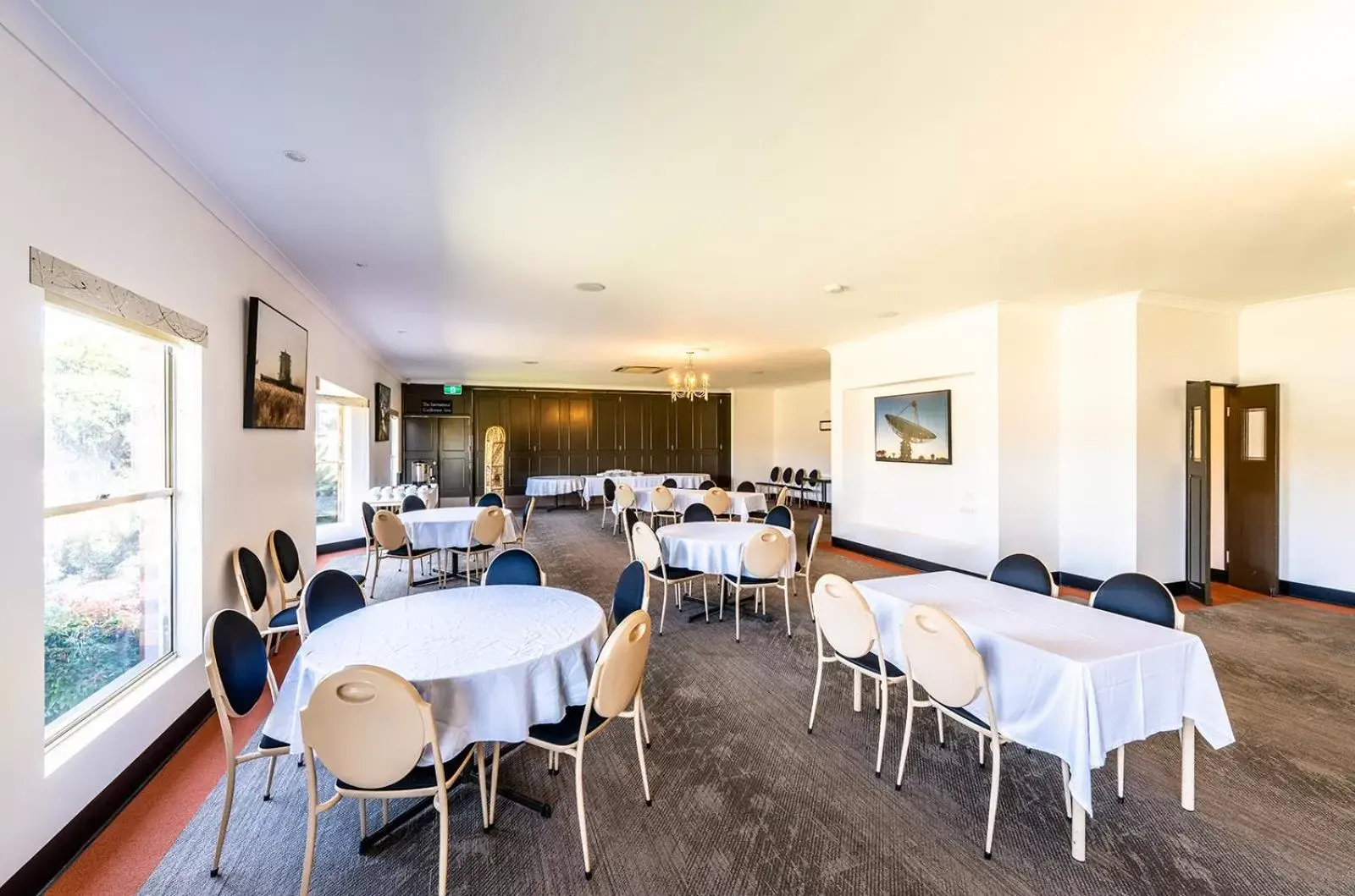 Meeting/conference room, Restaurant/Places to Eat in Parkes International