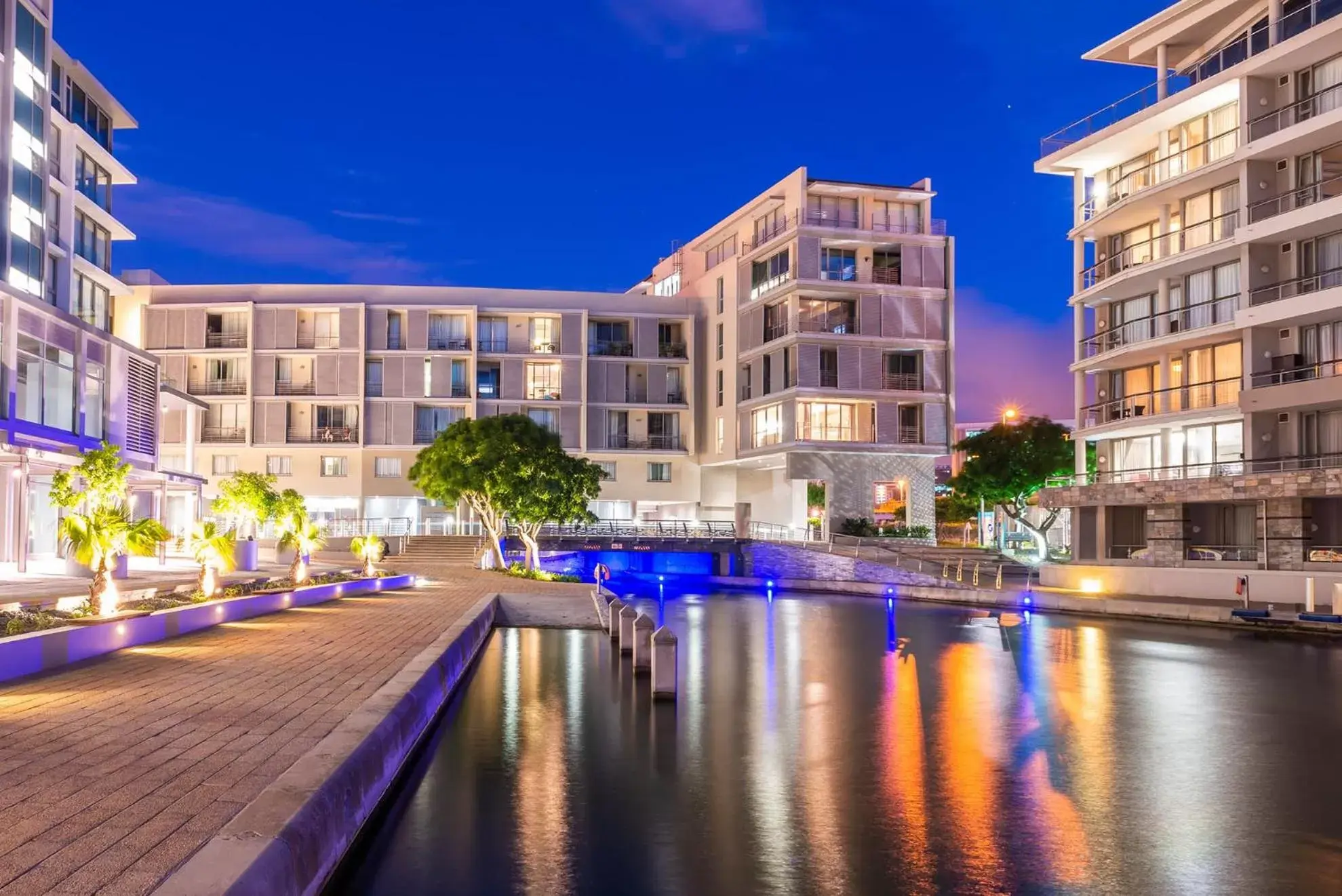 Bird's eye view, Swimming Pool in aha Harbour Bridge Hotel & Suites