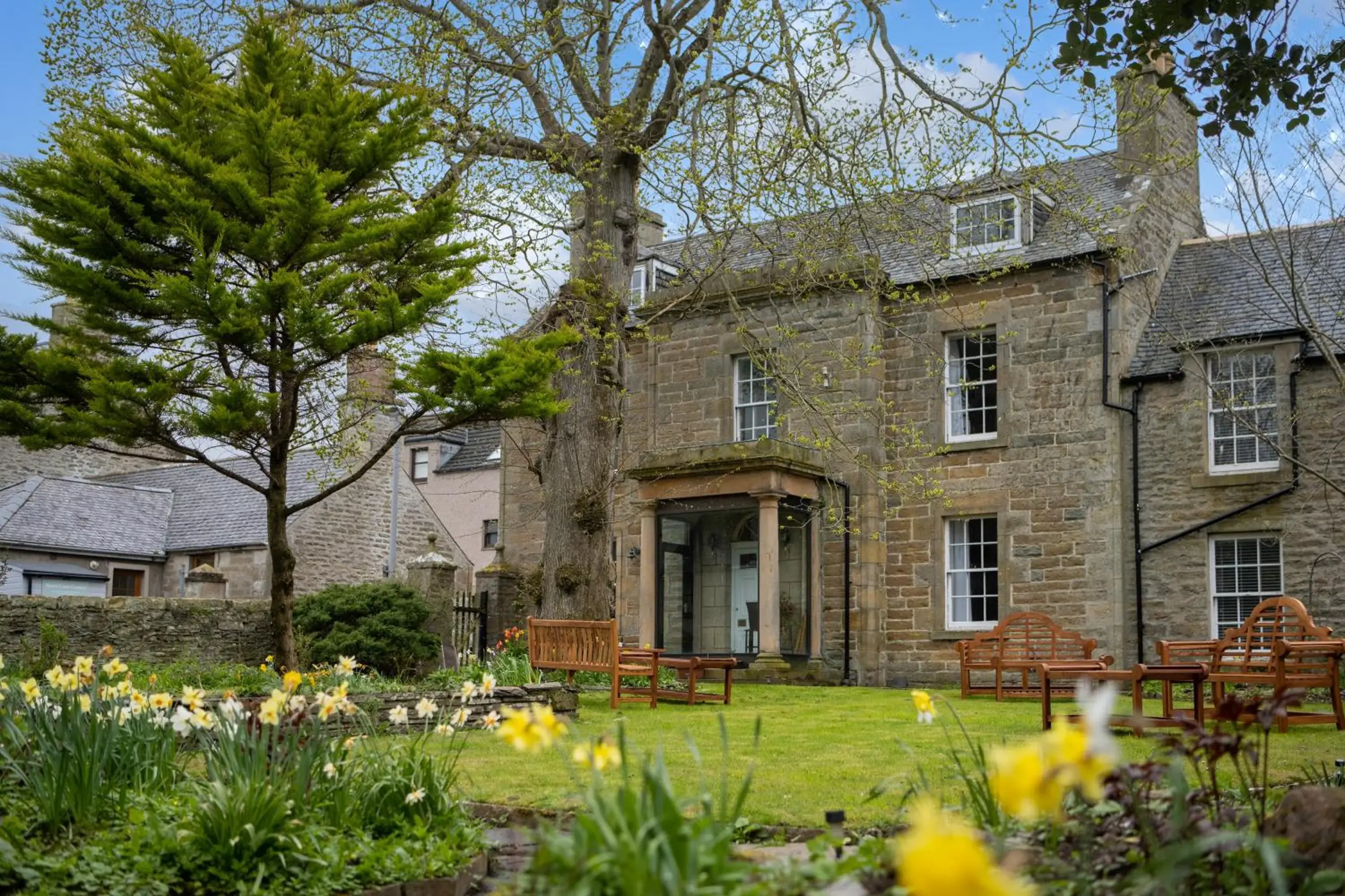 Garden view, Property Building in Pentland Hotel