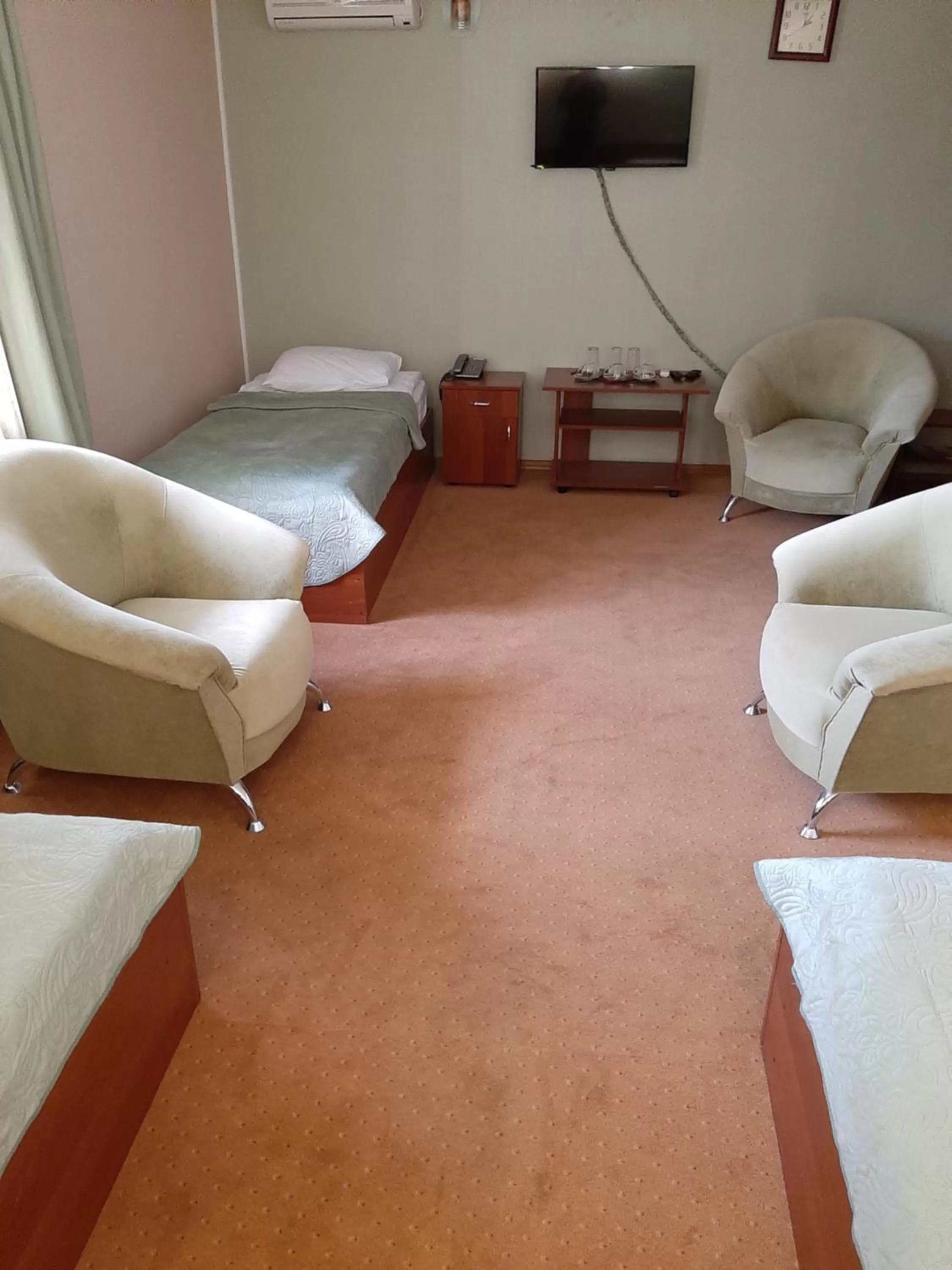 Photo of the whole room, Bed in Stara Vezha Hotel