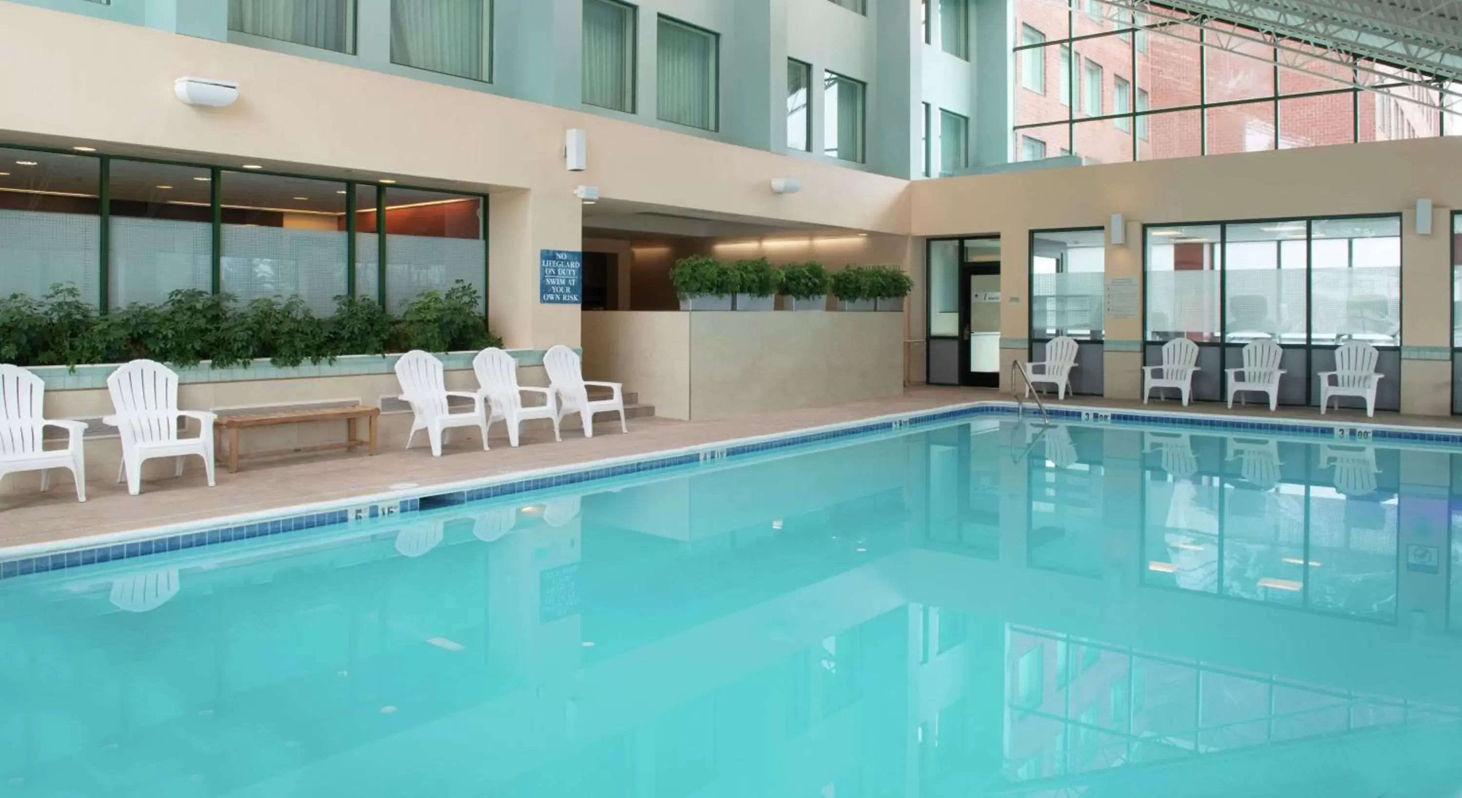 Swimming Pool in DoubleTree Suites by Hilton Hotel Philadelphia West