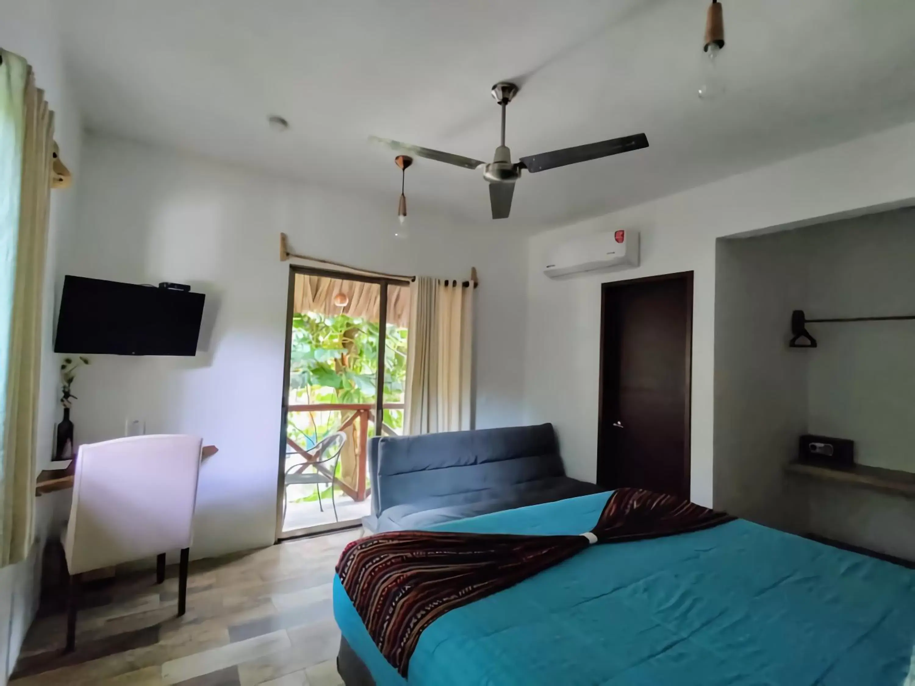 Photo of the whole room, Bed in Hotel Pancho Villas Bacalar Vista a Laguna