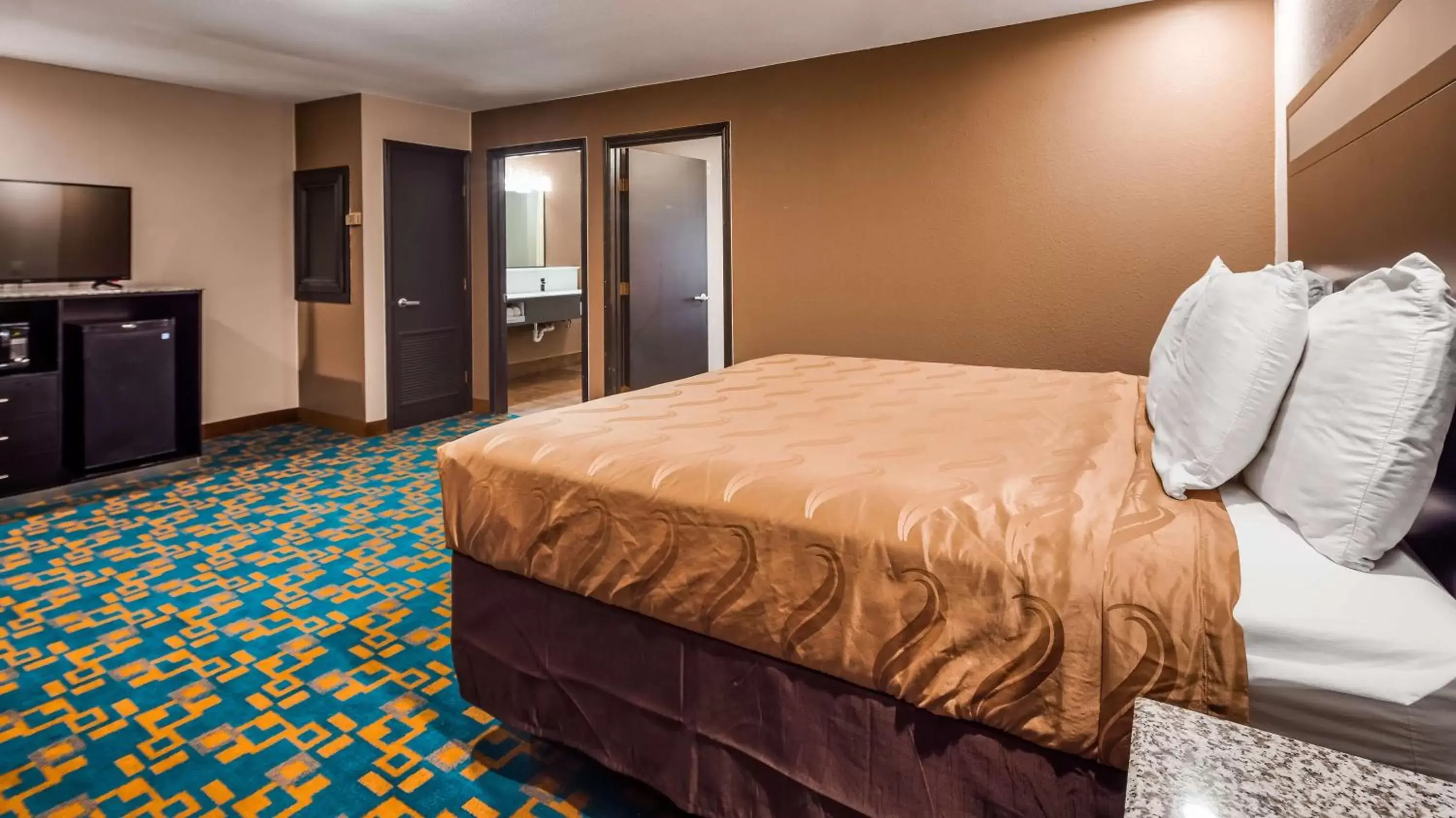 Photo of the whole room, Bed in SureStay Hotel by Best Western Brownsville