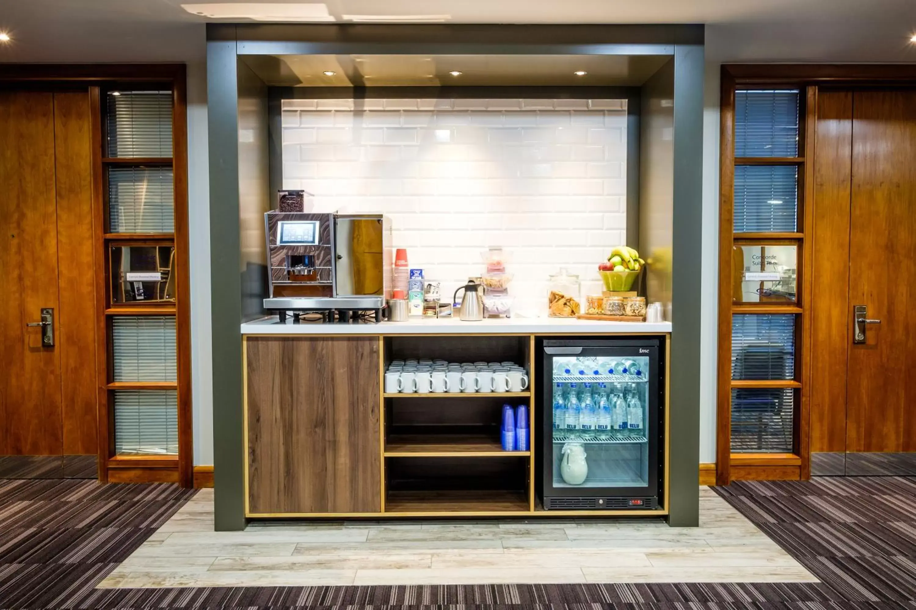 Food and drinks in Holiday Inn London - Gatwick Airport, an IHG Hotel