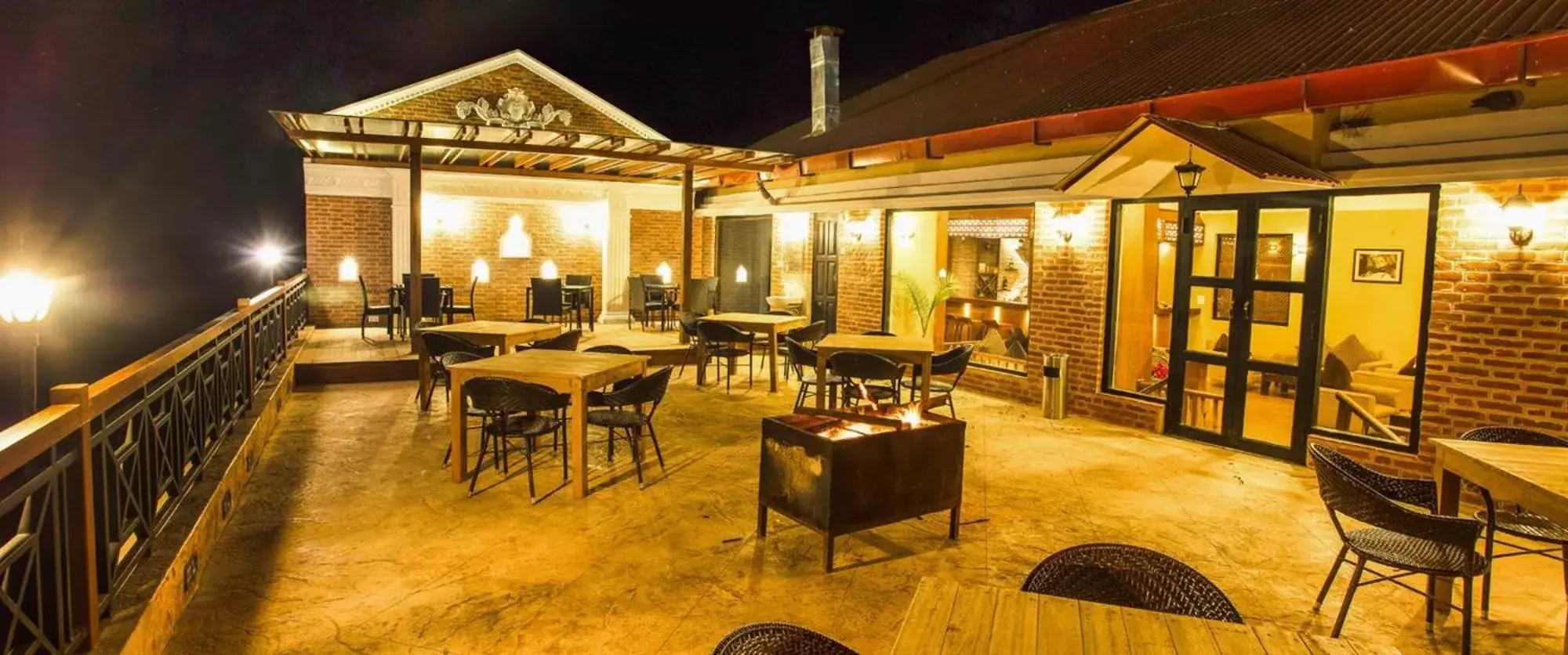 Balcony/Terrace, Restaurant/Places to Eat in Hotel Himalayan Villa