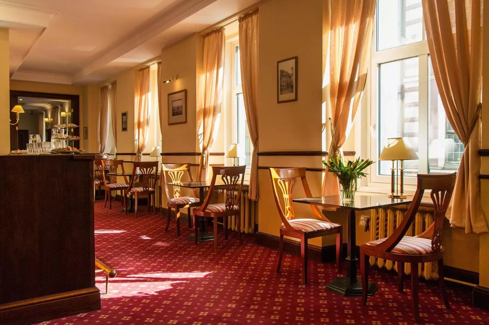 Lounge or bar, Restaurant/Places to Eat in Hestia Hotel Draugi