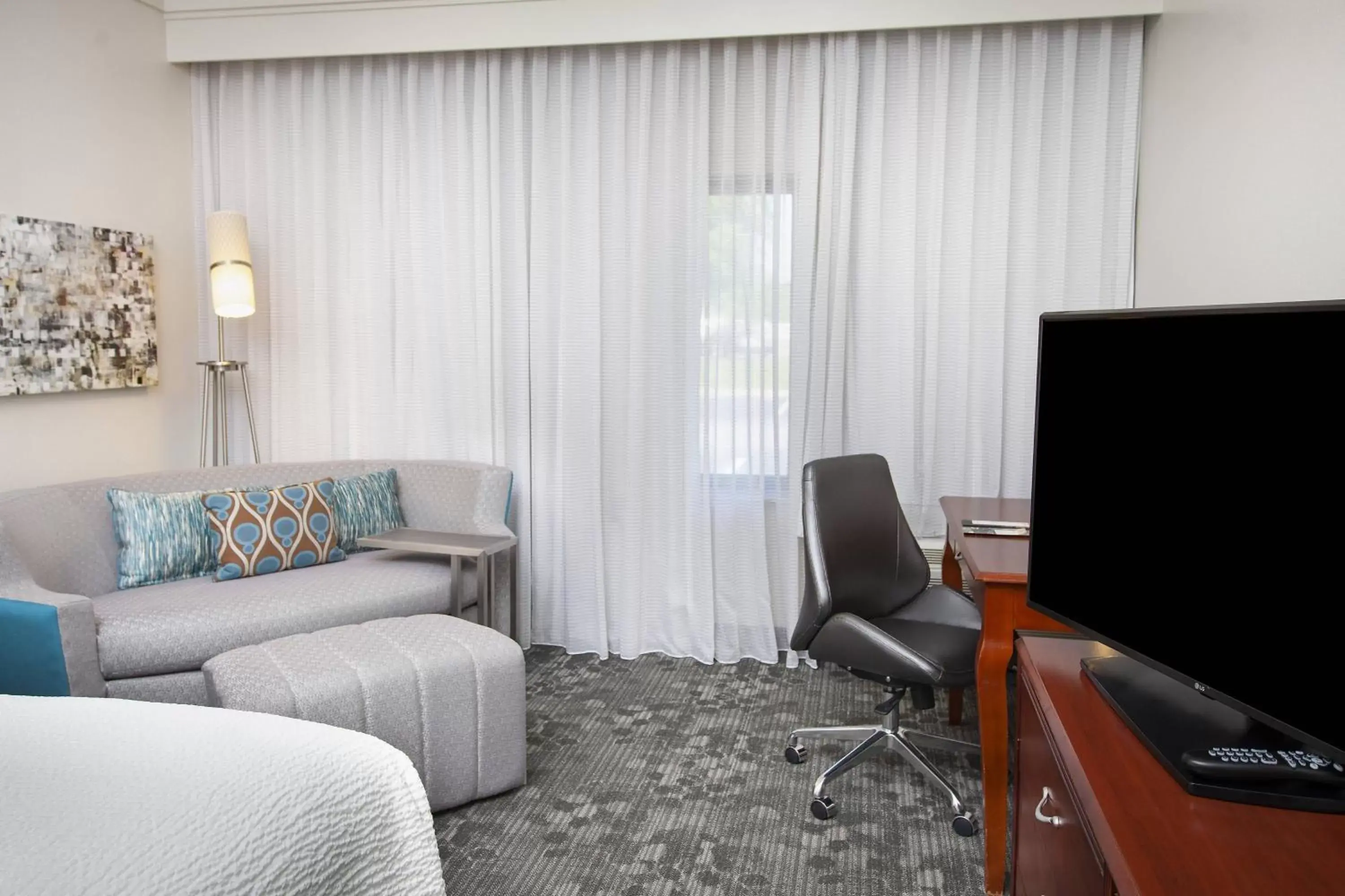 Photo of the whole room, TV/Entertainment Center in Courtyard by Marriott Valdosta