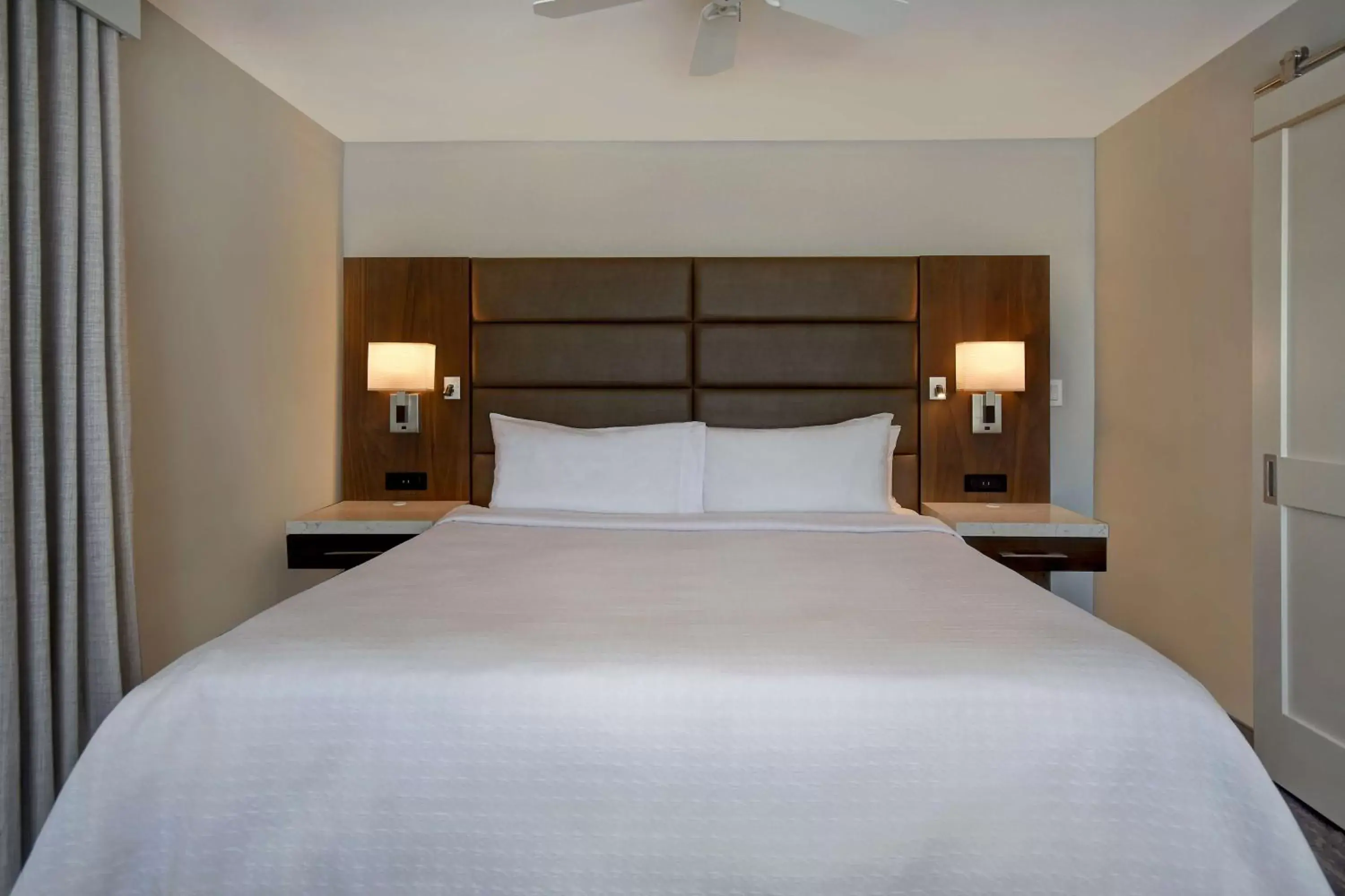 Bed in Homewood Suites by Hilton Philadelphia-City Avenue