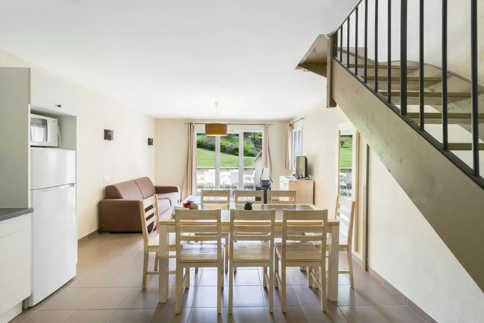 Living room, Dining Area in Garden & City Mont-Ventoux Malaucène