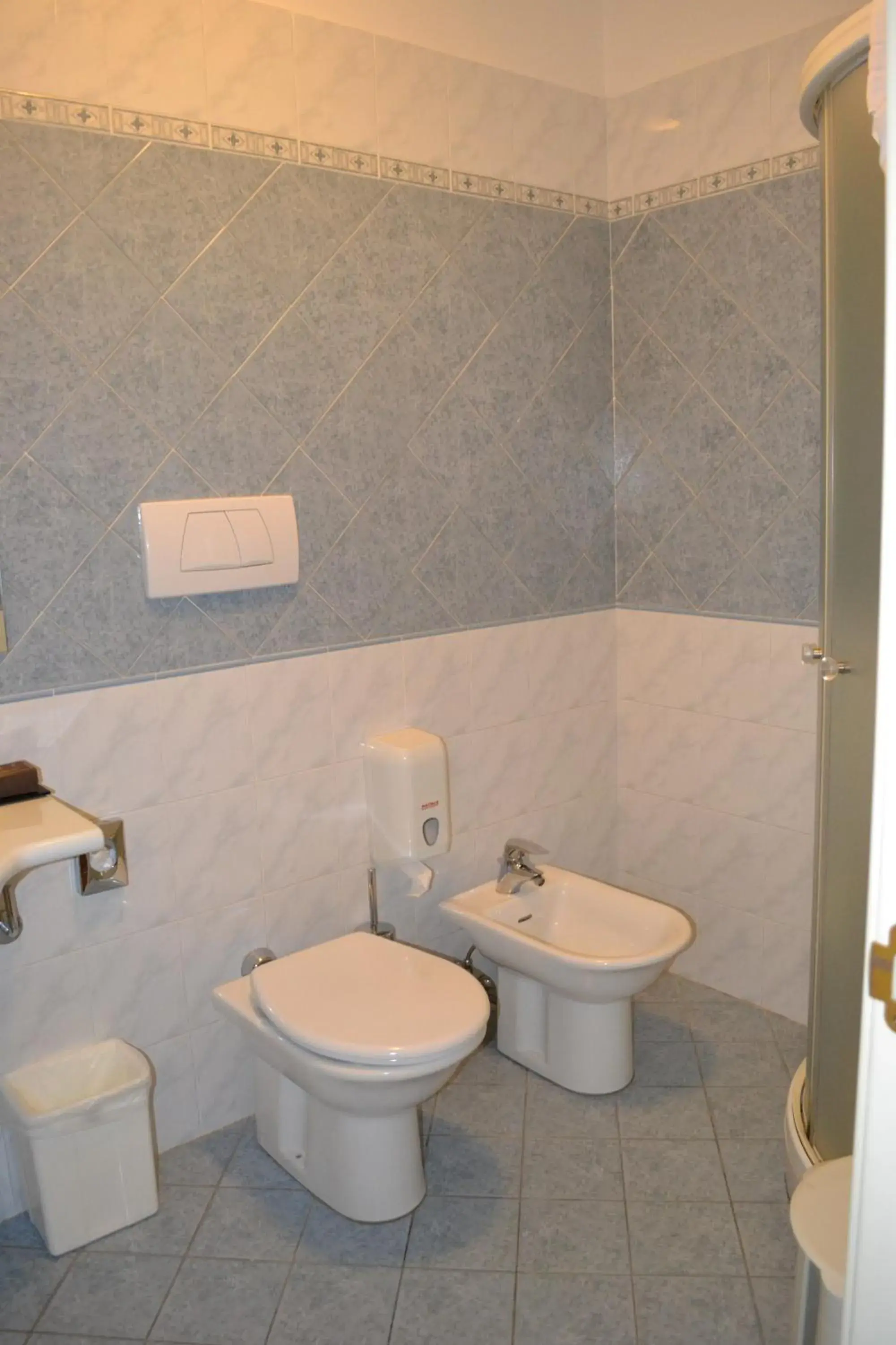 Bathroom in Tricolore Hotel