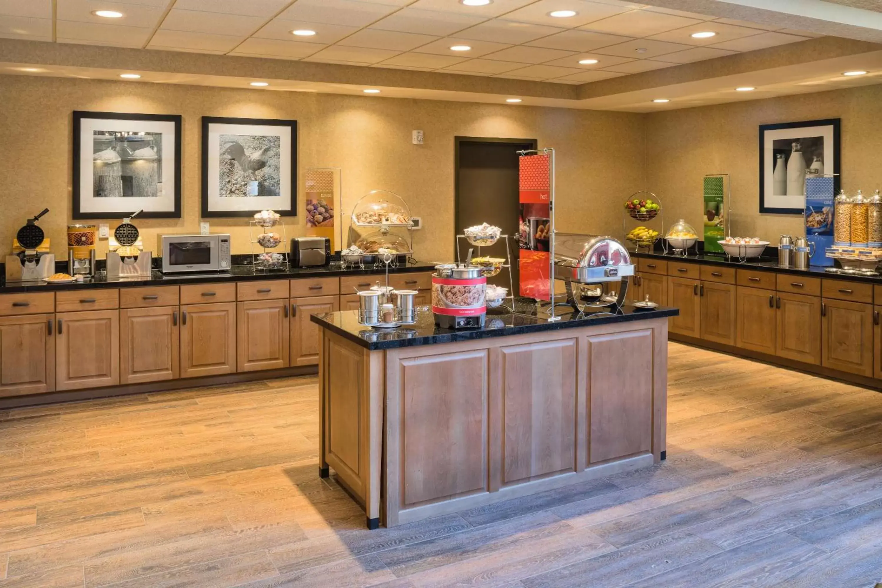 Dining area, Restaurant/Places to Eat in Hampton Inn & Suites Springdale/Zion National Park