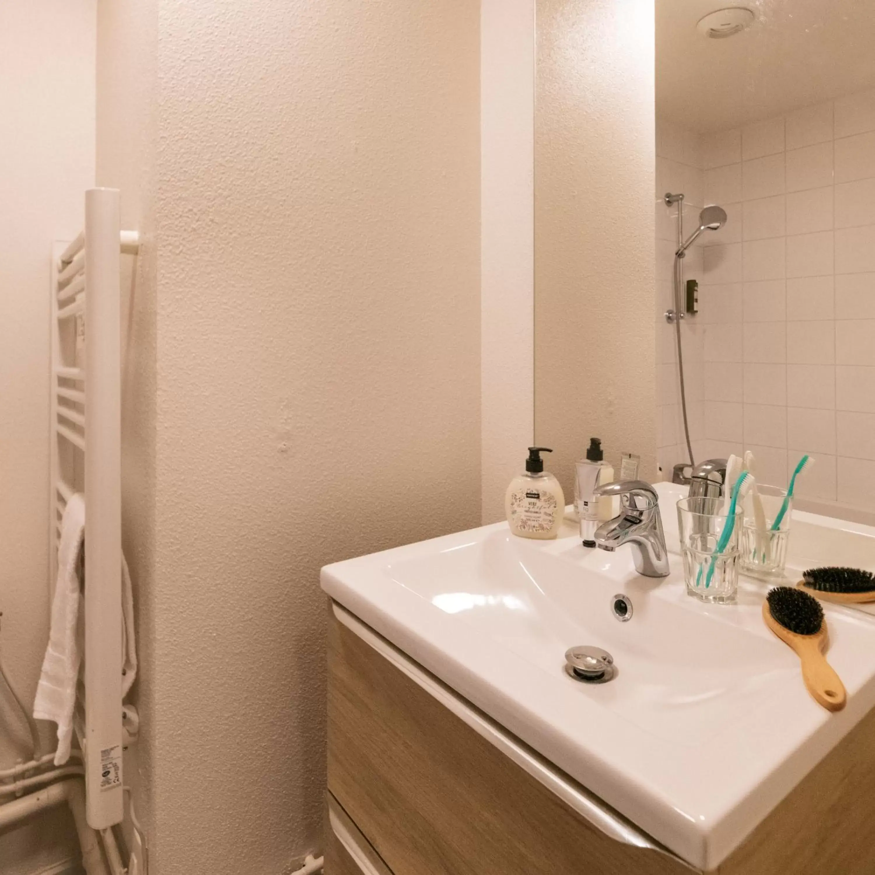 Studio with Double Bed (2 Adults) in Cerise Valence Studio with Double Bed (2 Adults) in Cerise Valence