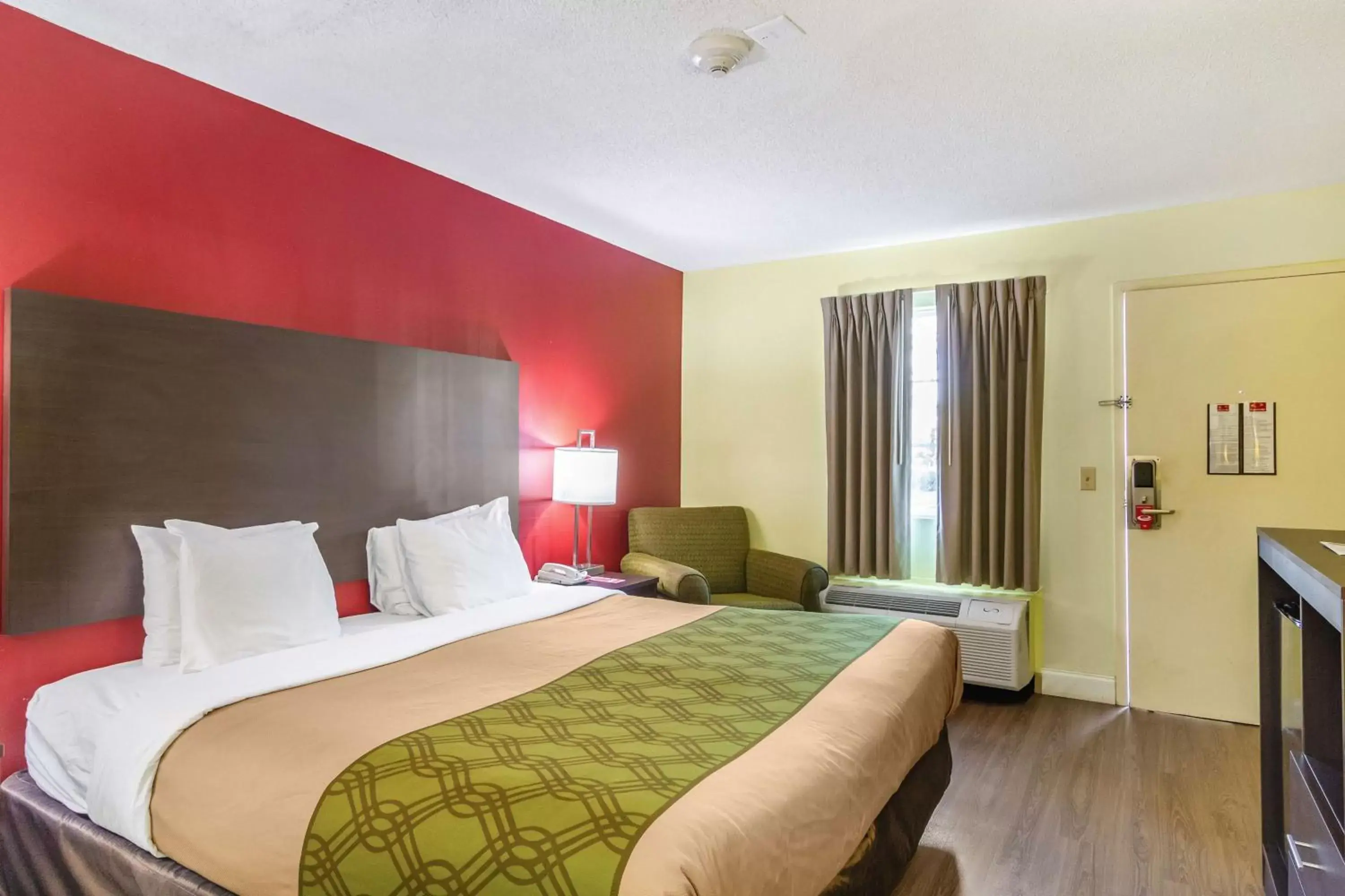 Bed in SureStay Hotel by Best Western Brunswick