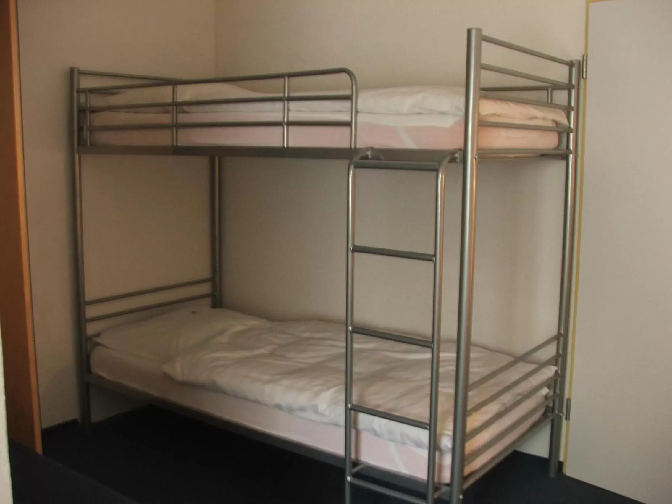 Bed, Bunk Bed in Hotel Elite